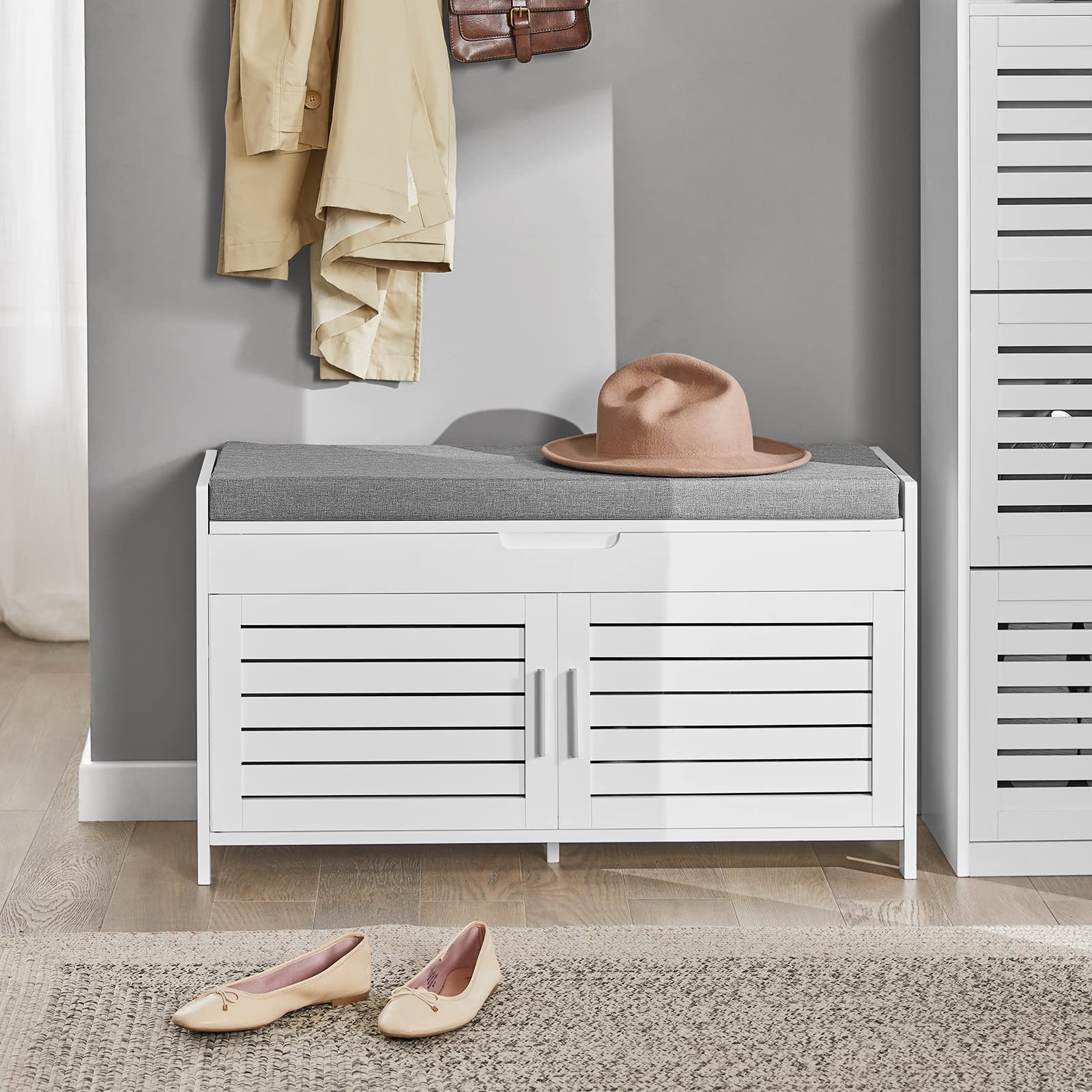 SoBuy Banco Zapatero con 2 Puertas 90x33x50cm para recibidor | Zapatero entrada con asiento, MDF y pino, estante ajustable 3 alturas, capacidad 100kg blanco FSR102-W