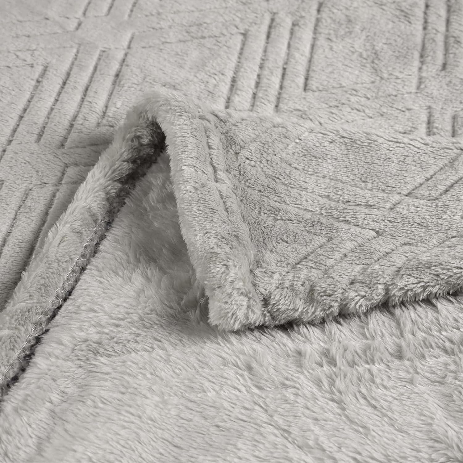Superior Alaska Collection Quilted Diamond Throw Blanket - Soft Plush Velvety Fleece Blanket for Couch, Bed and Living Room Decor - Cozy, Warm & Lightweight All-Season Cover, Twin Size, Platinum