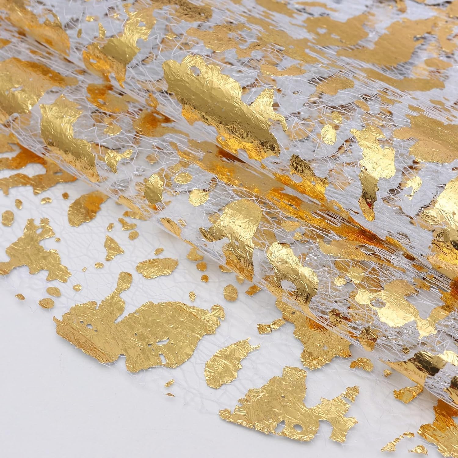 200 Pcs Gold Placemats Disposable Round Table Mat 13 Inch Gold Foil Mesh Pressed Placemats Metallic Thin Mesh Table Runner for Home Decoration Dining Wedding Birthday Party