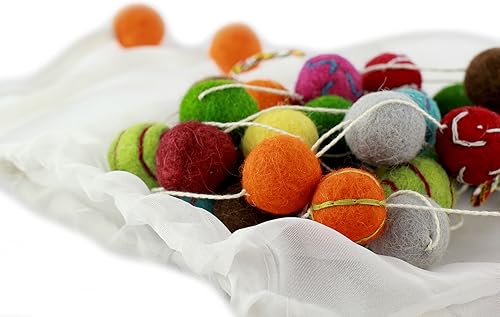 Miniatura 4 de NOVICA Guirnalda hecha a mano de la decoración del día de fiesta del árbol de Navidad de las lanas del arco iris, pompones de goma