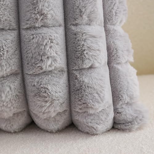 Miniatura 5 de Neelvin Fundas de Almohada Decorativas de Piel Sintética Gris Suave Acogedora a Cuadros 16x16 pulgadas Juego de 2, Fundas de Cojín de Terciopelo
