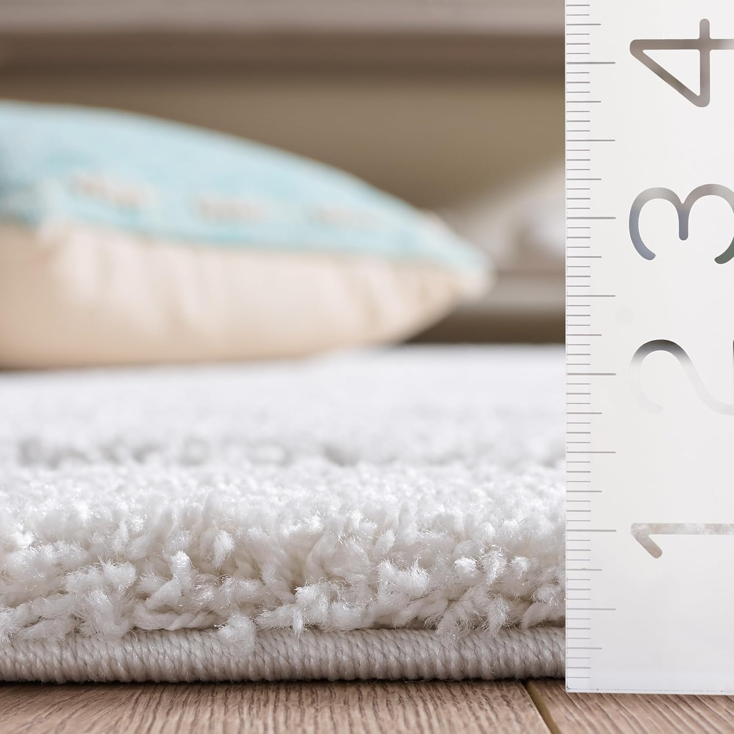 SAFAVIEH Florida Shag Collection Area Rug - 5' Round, Creme & Creme, Border Design, Non-Shedding & Easy Care, 1.2-inch Thick Ideal for High Traffic Areas in Living Room, Bedroom (SG454-1111)