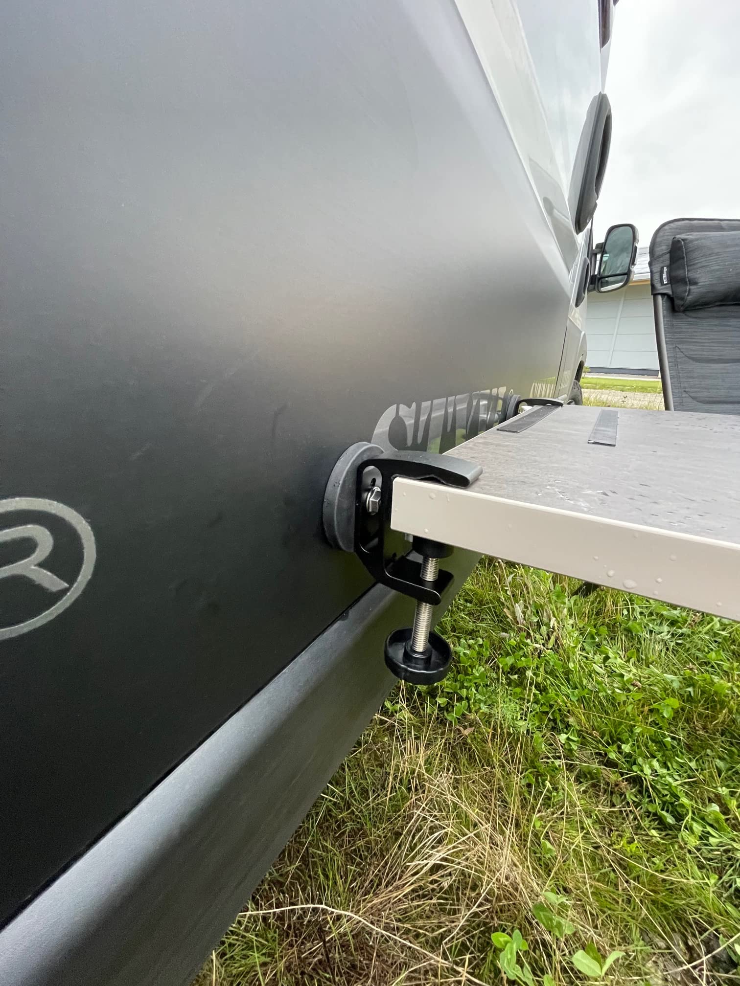 STYYL Magnethalterset für die Tischplatte an Blechkarosserien für Bus, Van und Kastenwagen - Universal -