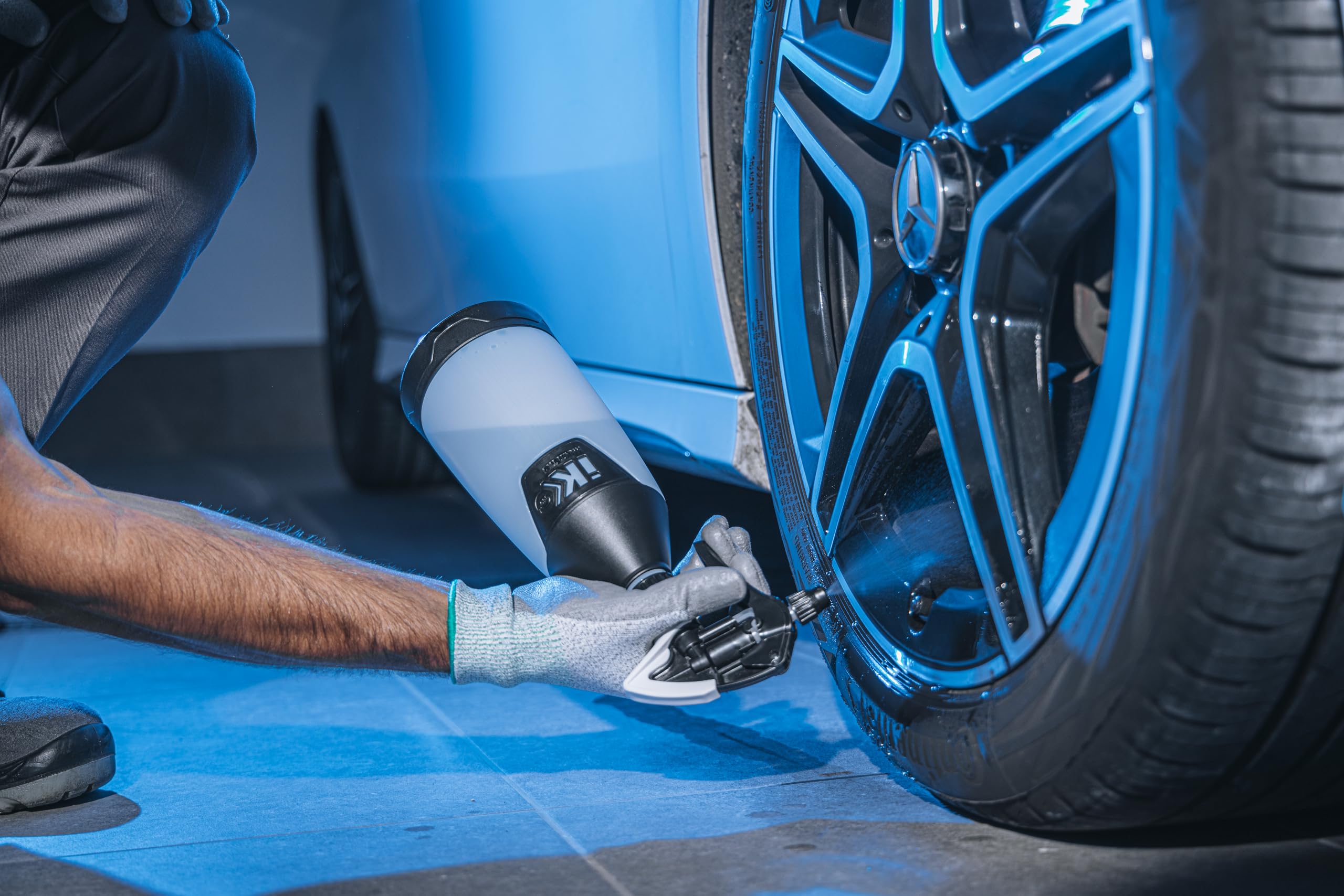 IK Multi TR 1 360 – Professionelles 360-Grad-Sprühgerät in jeder Position – 1 l Fassungsvermögen, kompatibel mit Chemikalien, ideal für Reinigung, Detailing, Desinfektion und Wartung