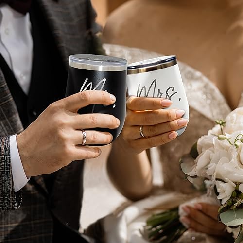 Miniatura 2 de My Personal Memories Juego de 2 vasos de vino aislados Mr and Mrs de 12 onzas (negro Mr White Mrs)