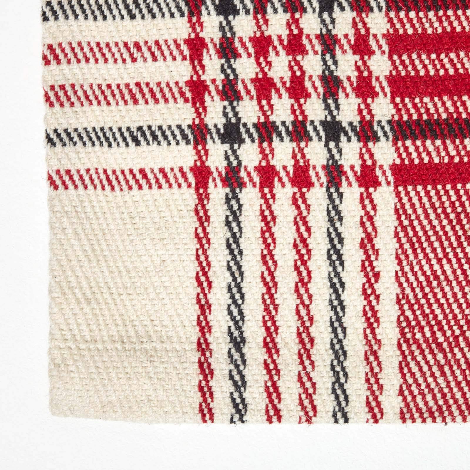 HOMESCAPES - Tapis en Laine à imprimé Motif écossais Tartan Rouge, Fabrication Artisanale - Walker - 70 x 120 cm
