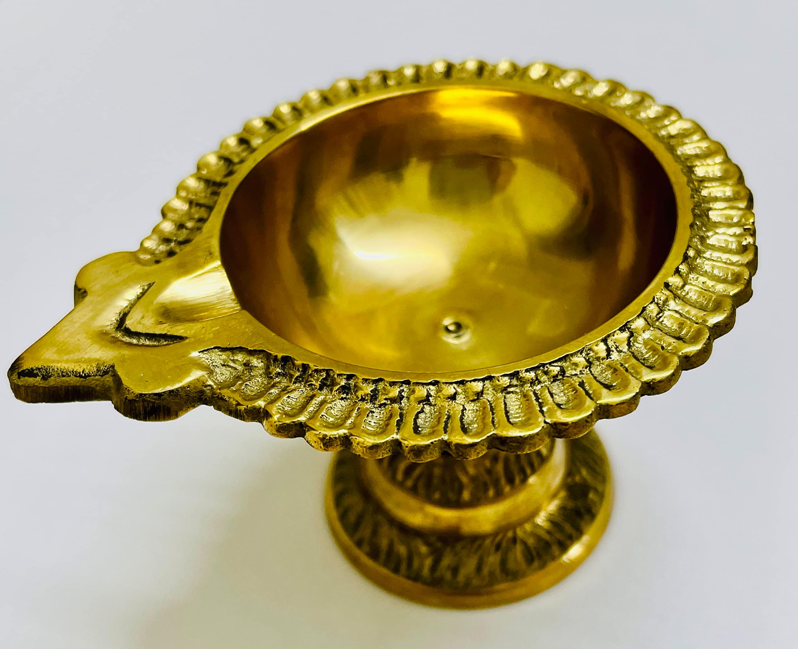 Traditional Brass Diya for Puja Essential Pooja Article for Aarti Arti Deepak Deepam Oil Lamp for Home Temple Décor Accessory Gifts