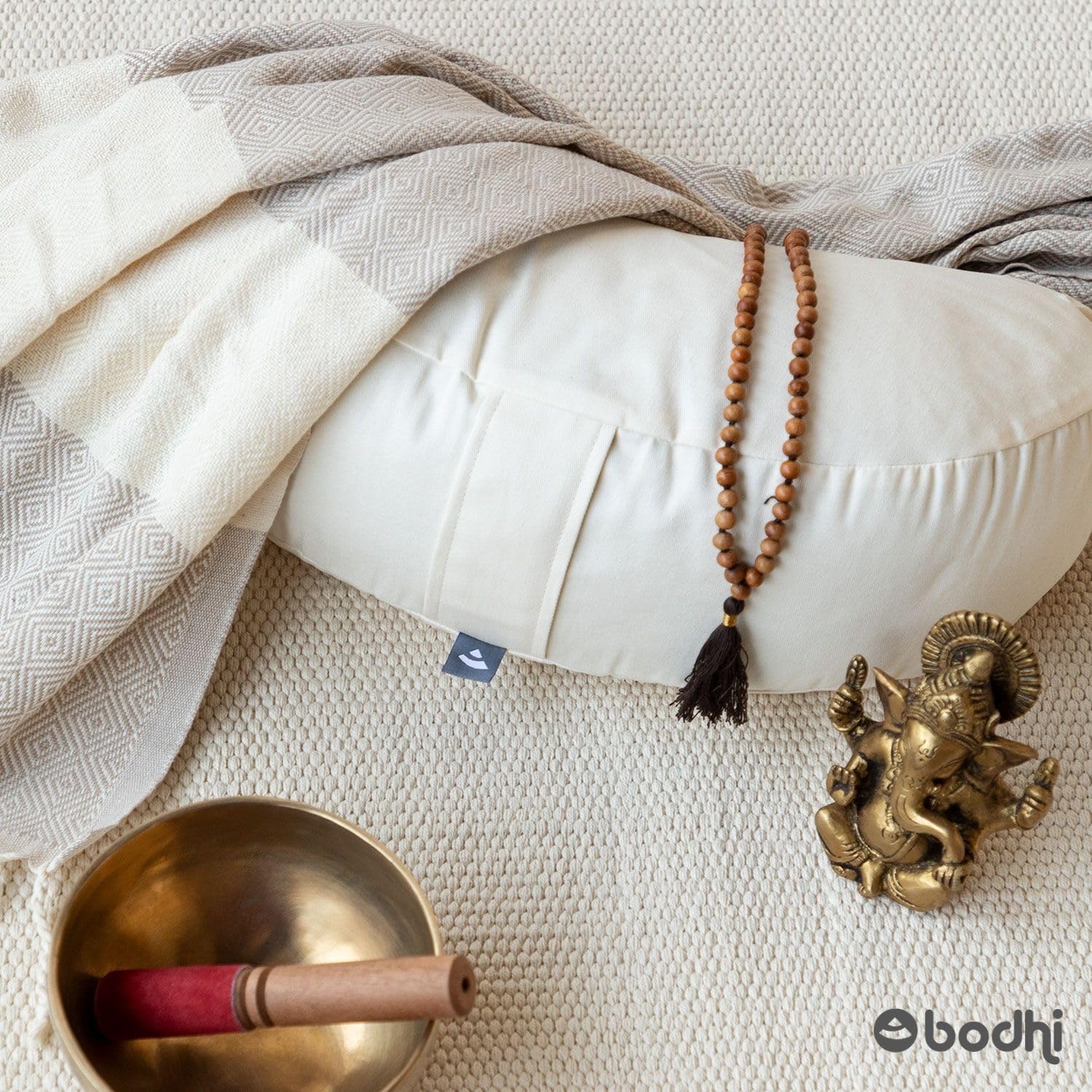 Bodhi Meditationskissen Halbmond | Yogi MOND ECO | Bezug aus 100% Bio-Baumwolle | Yogakissen halbmondförmig mit Buchweizenfüllung | Halbmondkissen für Yoga & Meditation