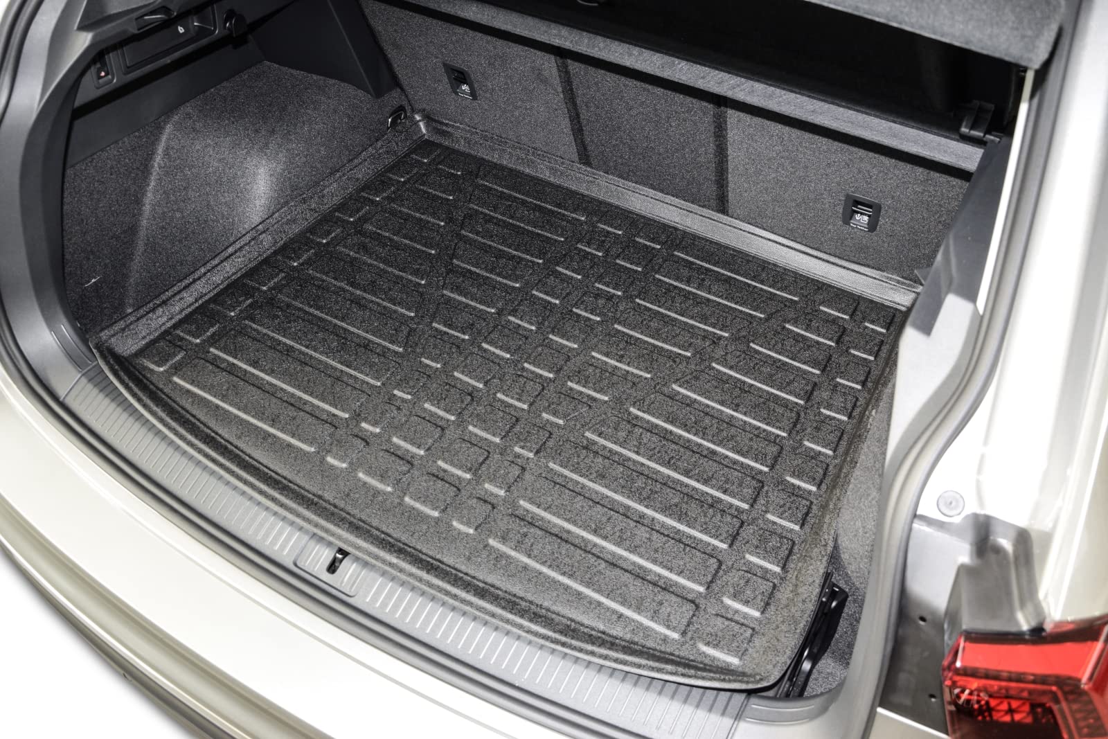 SCOUTT Vasca Bagagliaio per Volkswagen Tiguan 2 2016-2024 Piano superiore, in TPE su Misura, Proteggi Baule con Bordo Alto 4 cm, Antiscivolo, Inodore