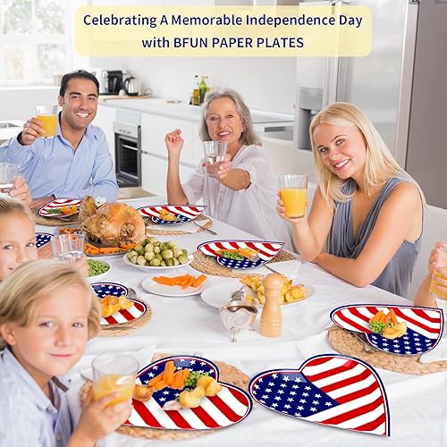Miniatura 6 de Platos de fiesta del 4 de julio, 50 platos a granel del Día de la Independencia con forma de corazón patriótico para fiesta del 4 de julio, día