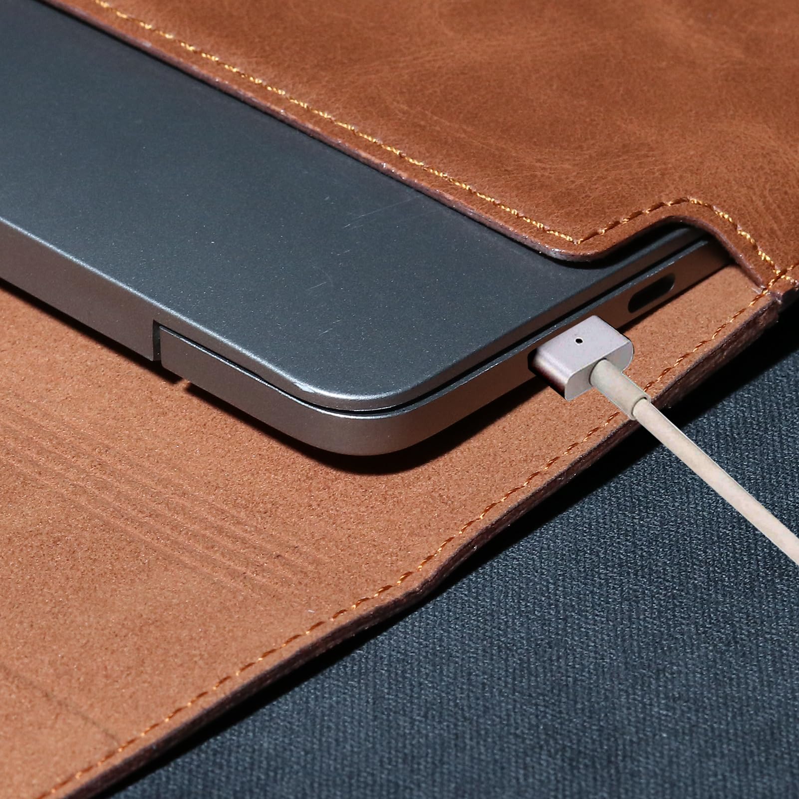 Funda de piel para laptop de 16 pulgadas compatible con MacBook Pro de 16 pulgadas M5 M4 M3 M2 M1 Pro/Max y MacBook Air de 15 pulgadas M5 M4 M3 M2, funda protectora de piel auténtica, marrón