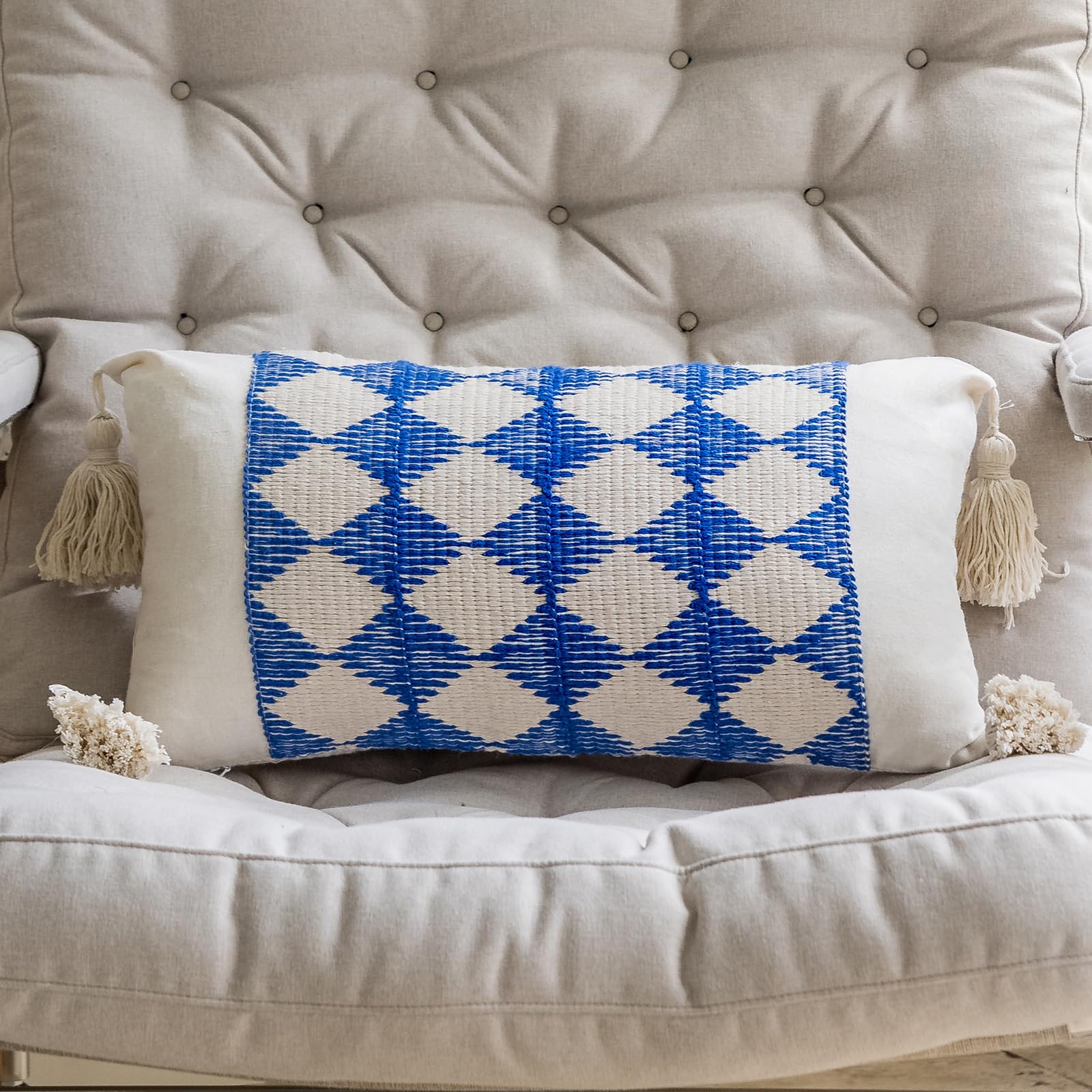 Housses de coussin à carreaux bleus 30x50 cm avec pompons vctops