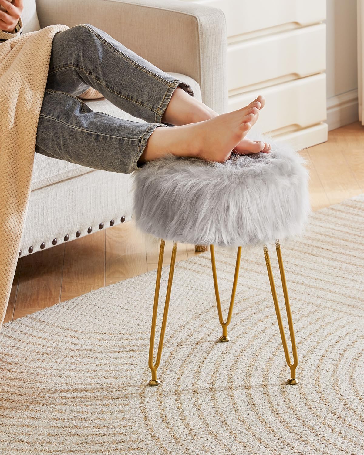 IBUYKE Faux Fur Vanity Stool Chair, Furry Makeup Stool Ottoman, Soft Padded Seat, Round Footrest Footstools with 4 Metal Legs, for Living Room Bedroom Entryway, Gray LG-32G