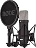 Rode NT1 Serie Signature Bundle de grabación en negro con interfaz Focusrite Scarlett Solo, auriculares StreamEye Cans50 y soporte de piso On-Stage MS7701B — ruido propio de 4 dBA, alimentación fantasma de 48 V, modo Air XLR 3