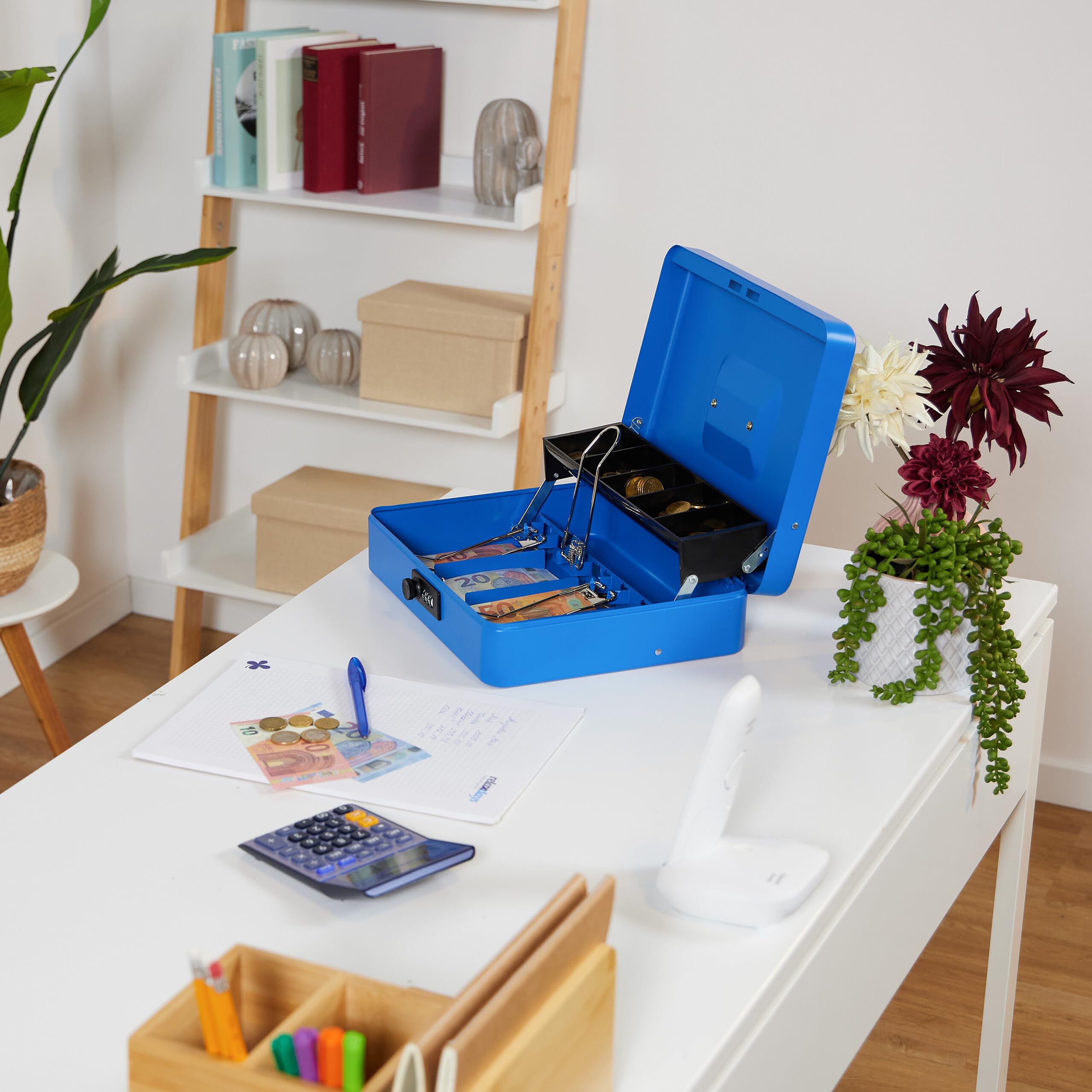 Relaxdays Cassetta con Combinazione Numerica a 3 Cifre, Porta Soldi con Inserto per Monete e 4 Scomparti, n Ferro, Blu