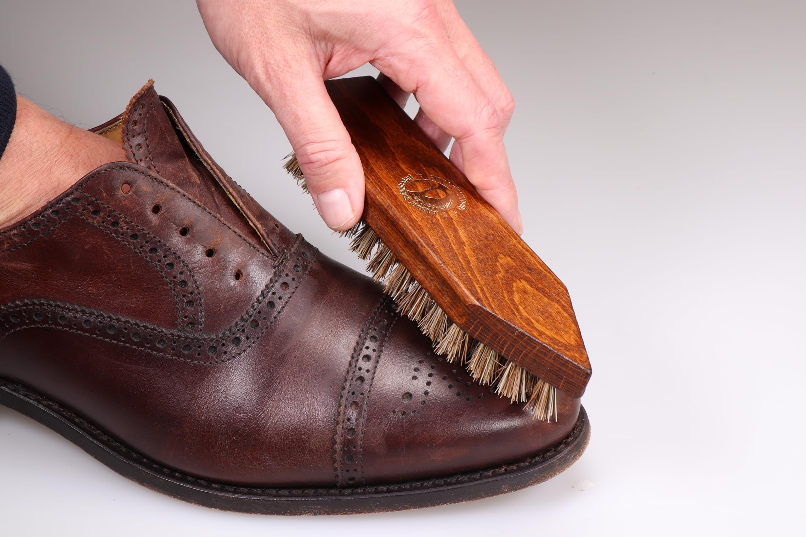 Langlauf Schuhbedarf Cepillo de suciedad premium para zapatos – Cepillo de limpieza de zapatos con fibra de coco y mango ergonómico de madera lacada – Cerdas naturales para una limpieza potente de tus