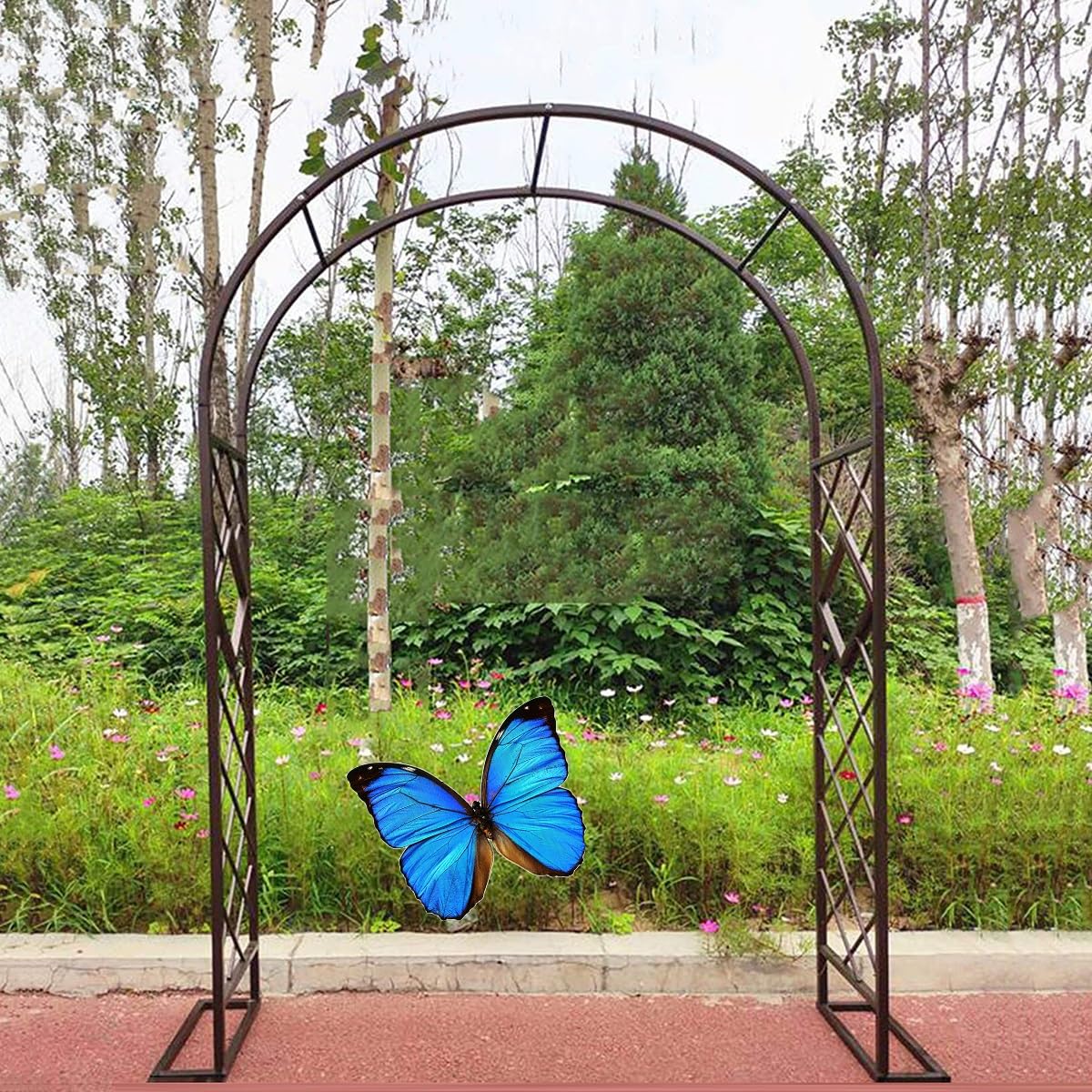Enrejado de jardín arqueado para crear caminos florales en el patio exterior