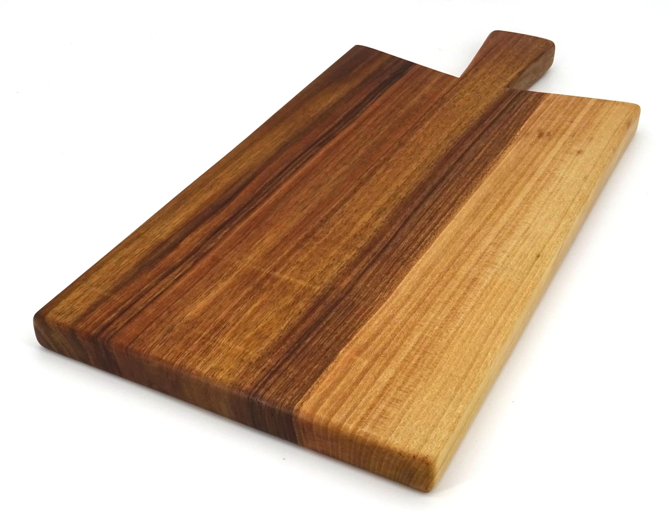 Premium XXL Schneidebrett aus massivem unverleimtem Walnuss-Holz - Küchenbrett mit Griff - Tranchierbrett und Servierbrett für Küche - Made in Germany – Handarbeit – extra groß – Walnuß