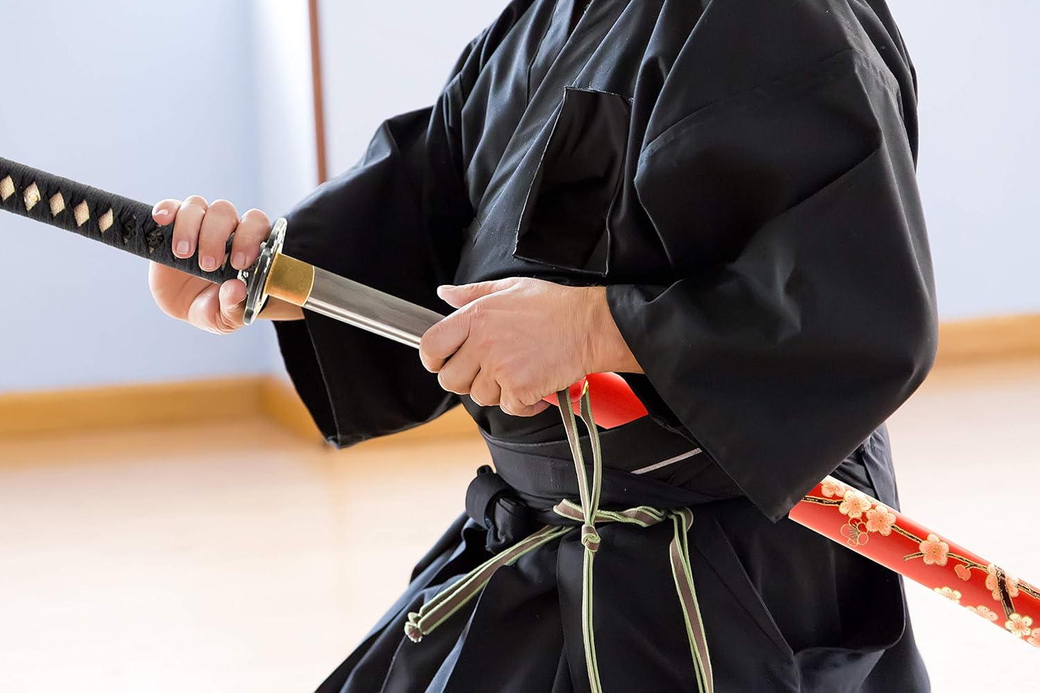 HMS Japanese Katana Sword - Hand Forged 1045 Carbon Steel Full Tang, Sharp Functional Blade for Martial Arts, Collectors & Japanese Culture Display