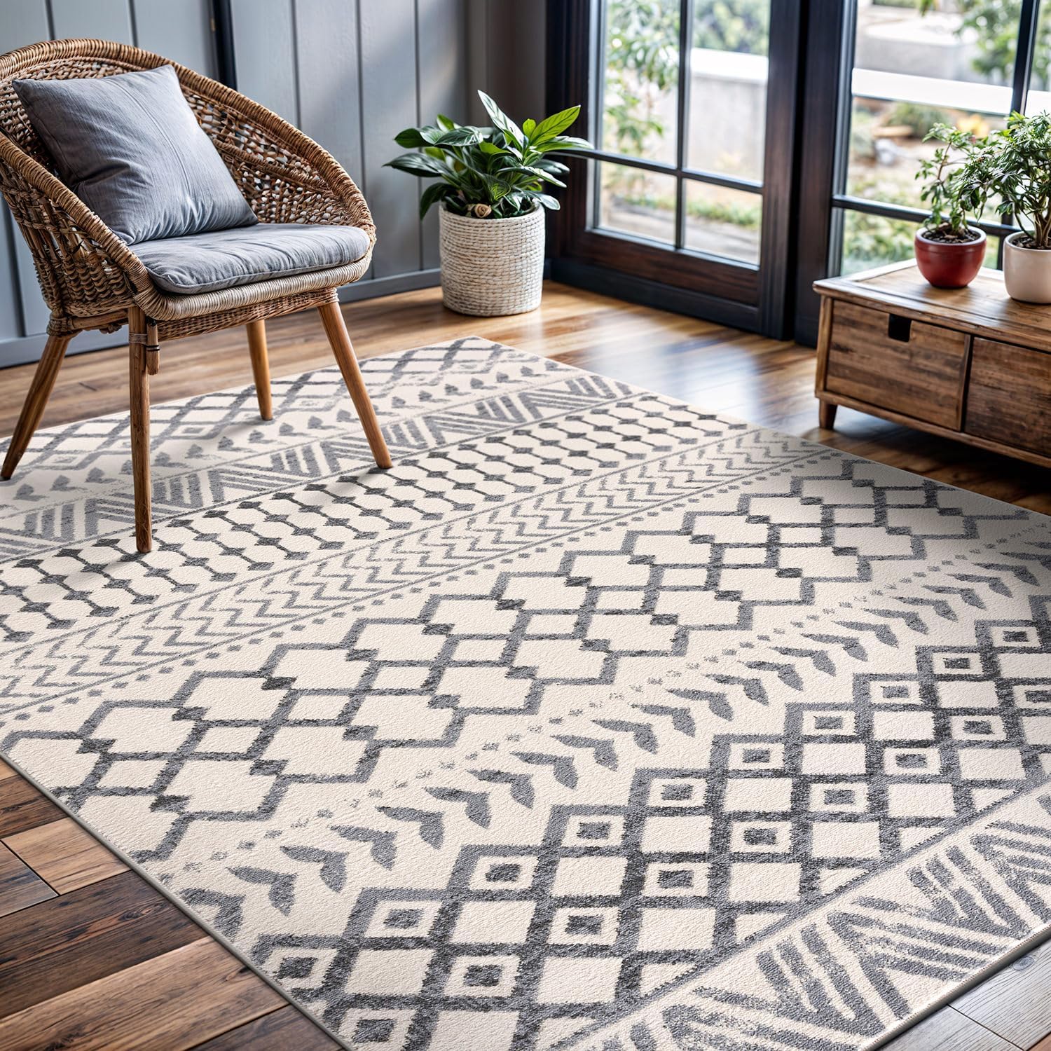 Camilson 5' x 7' Grey and Cream Geometric Area Rug