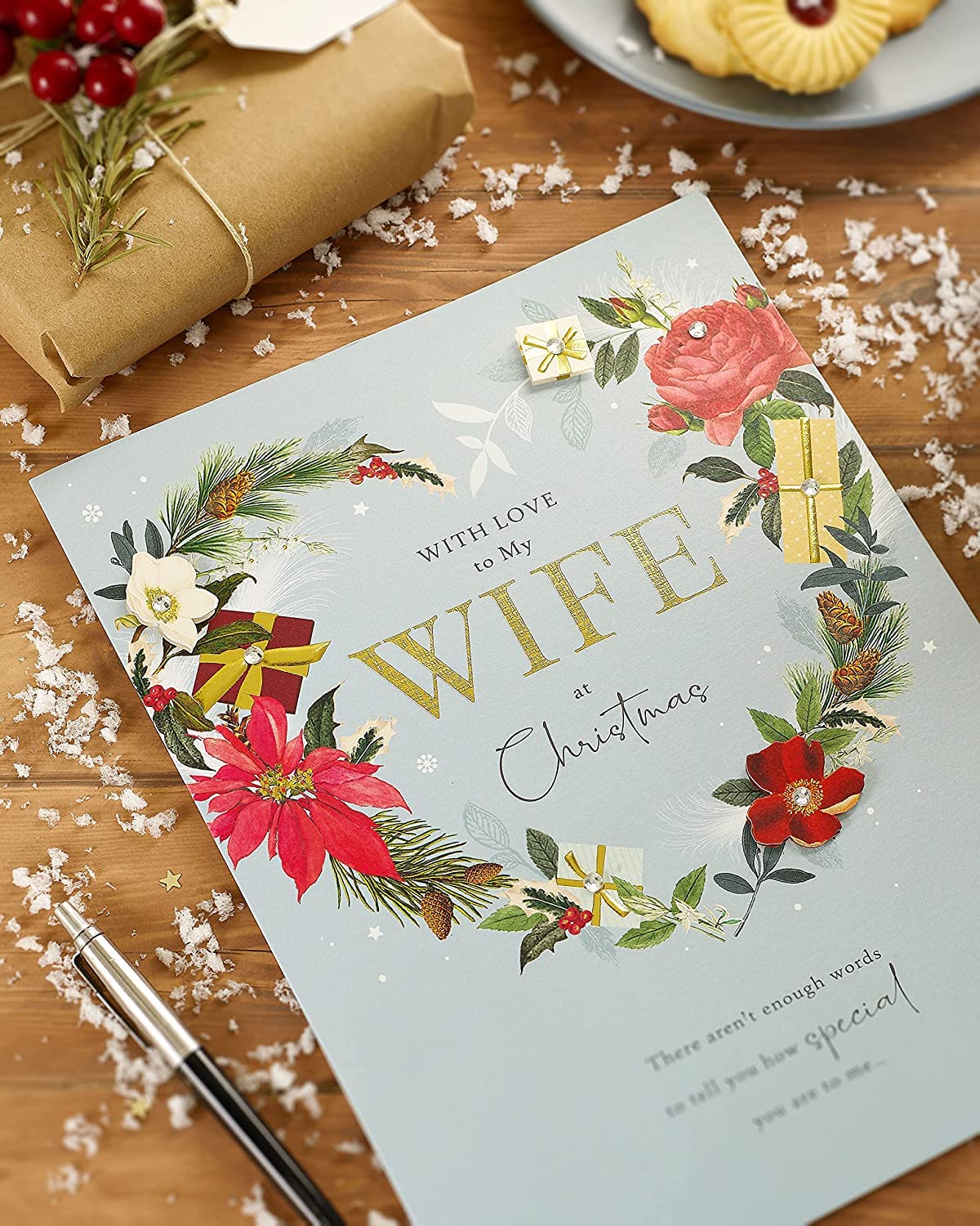 UK Greetings Christmas Card for Wife - Festive Heart Design, gold, 210x275mm - Image 2