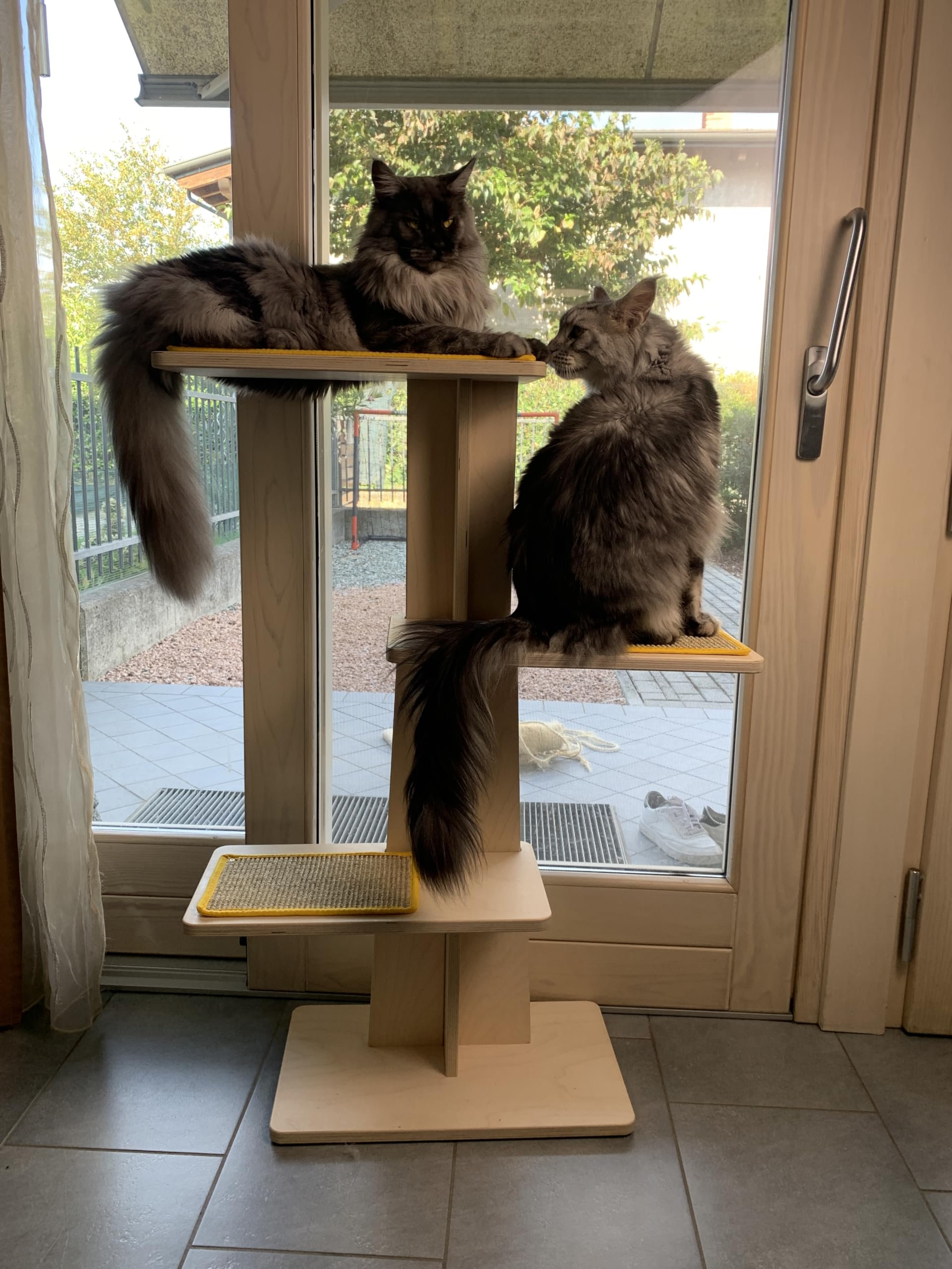 Tiragraffi Lino in Legno per Gatti, Torre Tiragraffi con Tappetini in Sisal Naturale, Torre Verticale per Affilatura Unghie Gatti