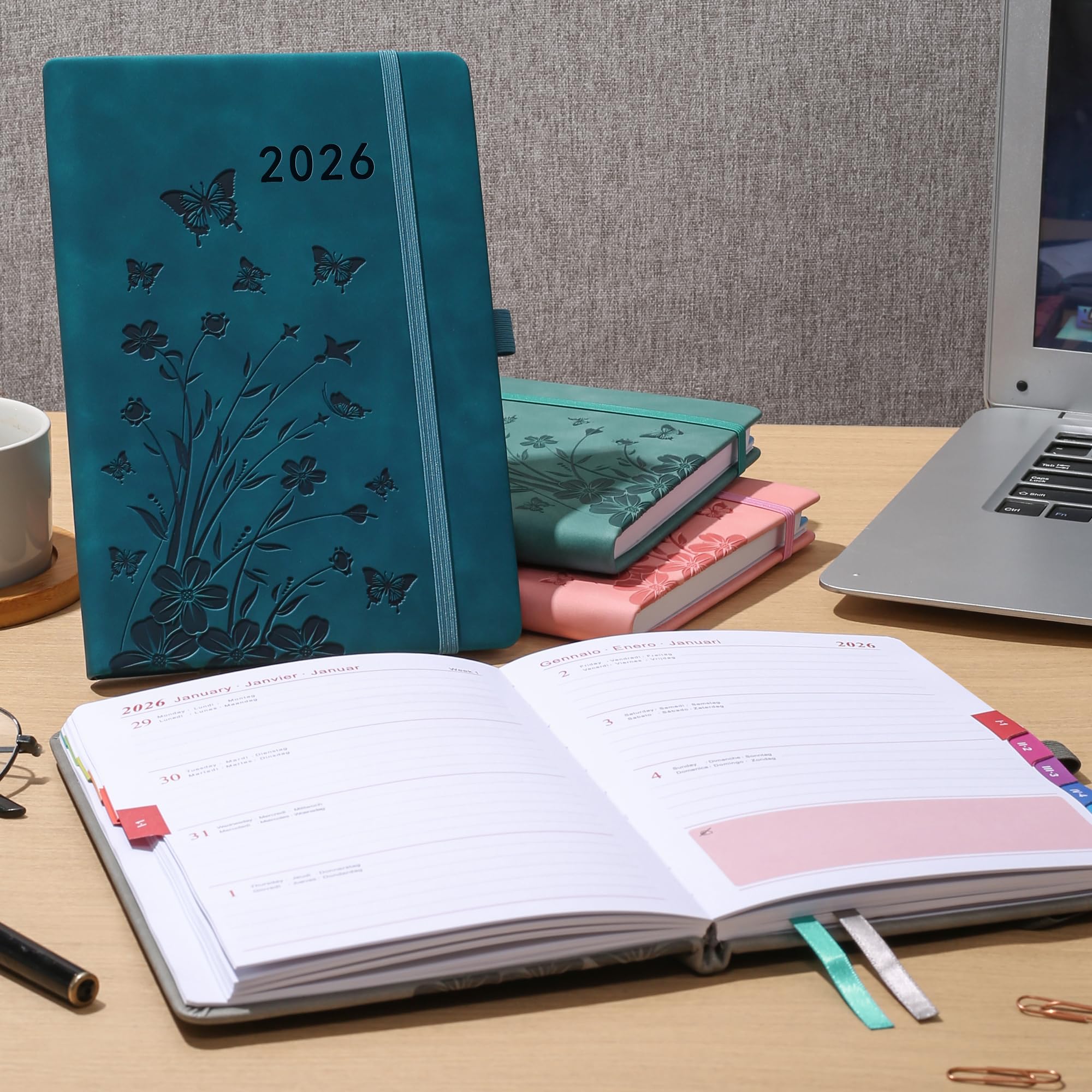 HwxBen Agenda 2026 Journalier A5 – Une Page par Jour, Janv.-Déc., Planificateur Quotidien et Mensuel, Onglets Mensuels Colorés, Design Floral, Porte-stylo Élastique, Couleur Gris HwxBen Agenda 2026 Journalier A5 – Une Page par Jour, Janv.-Déc., Planificateur Quotidien et Mensuel, Onglets Mensuels Colorés, Design Floral, Porte-stylo Élastique, Couleur Gris