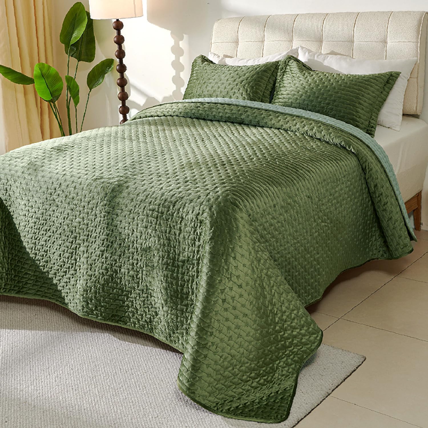 Cmfshape Luxury Velvet Quilt Set Queen Size,Reversible Quilted Lightweight Velvet Comforter,Ultra Soft Bedspread Coverlet Bedding Set for All Season with 2 Pillow Shams Dot Green(92"x96")
