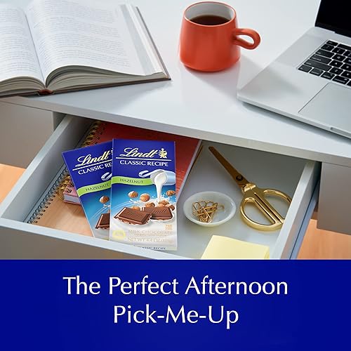 Vista 28 de Lindt CLASSIC RECIPE - Barra de caramelo de chocolate blanco con galletas y crema, caramelo de chocolate blanco con piezas de galletas de chocolate