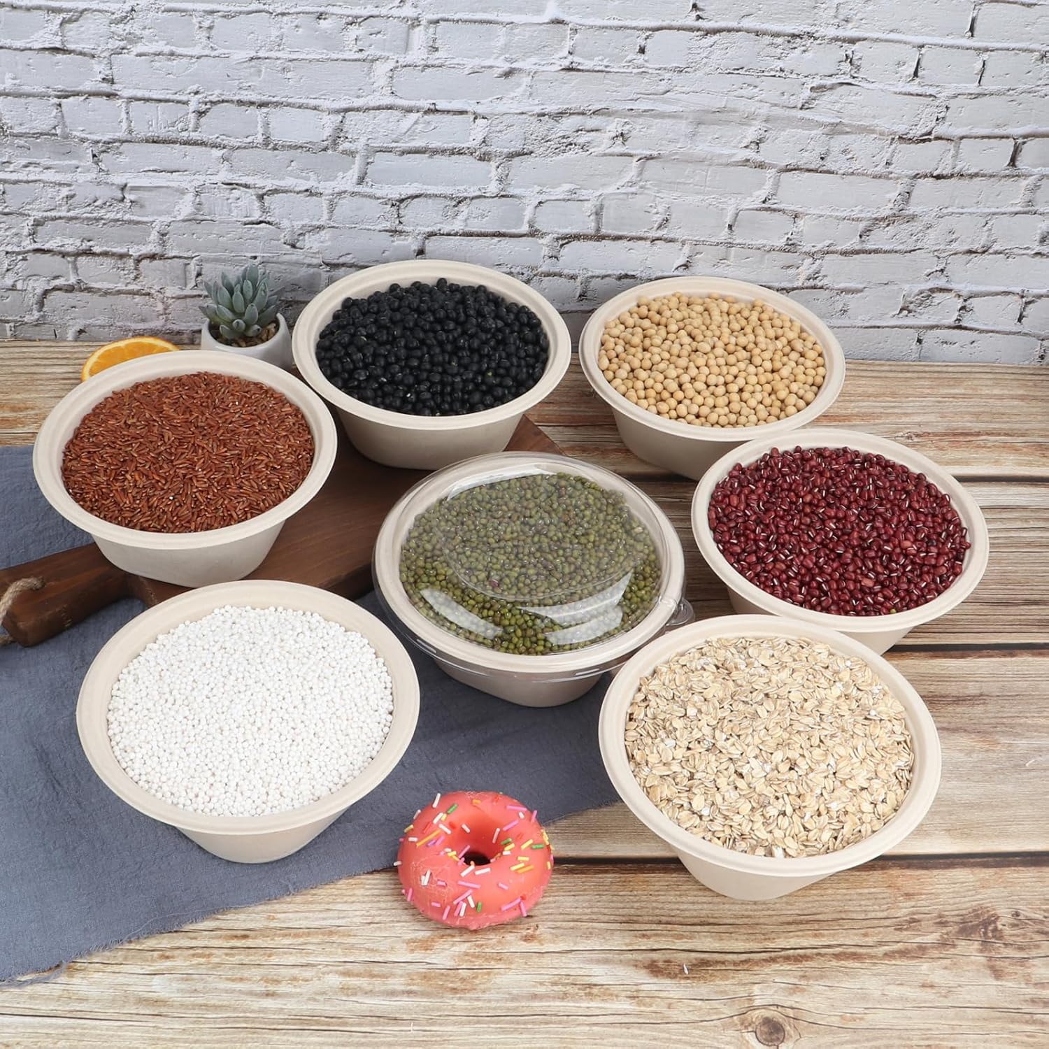 32 oz Round Disposable salad bowls with lids, Sugarcane Fiber Paper Bowls take away food containers Plant Fibers Freezer Safe 50 Pack