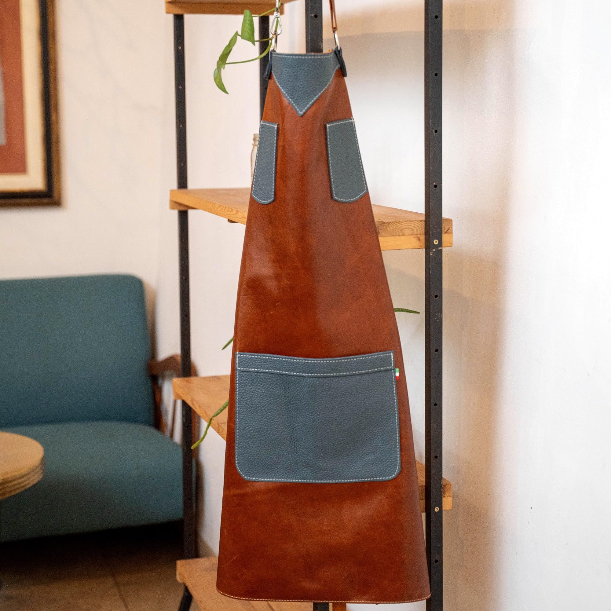 Delantal de trabajo artesanal de piel italiana curtido vegetal, hecho a mano en Italia, resistente, elegante y profesional