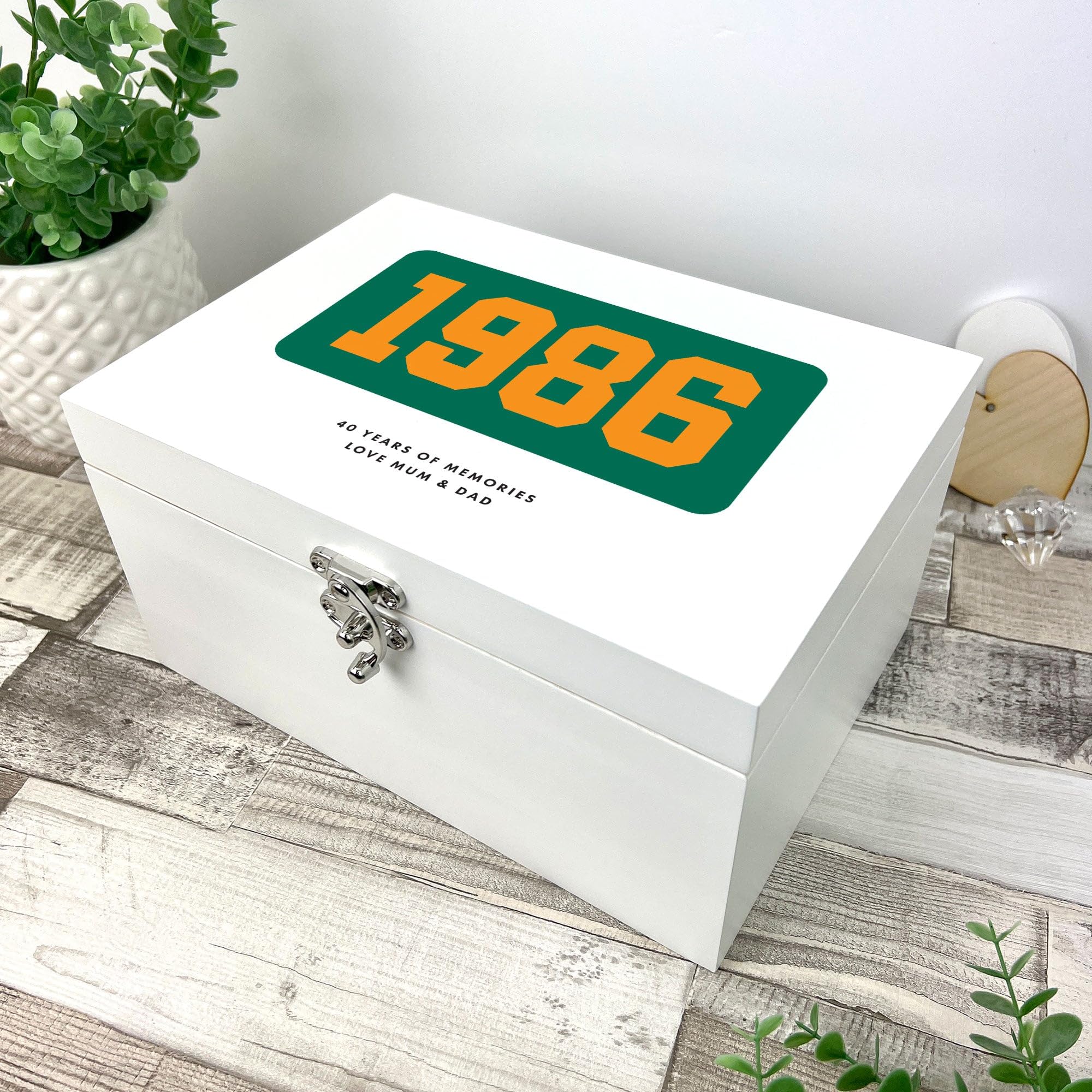 Caja de recuerdos de madera blanca personalizada para el año | Almacenamiento de cumpleaños con nombre personalizado | Regalo de cumpleaños 18, 21, 30, 40, 50 | Aniversario, foto y recuerdo del año