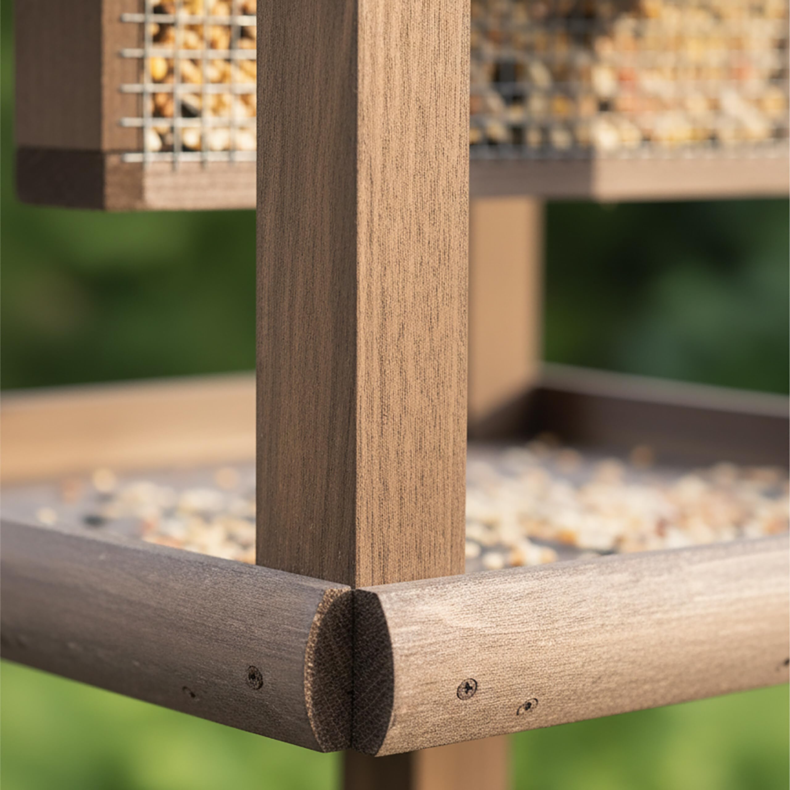 Relaxdays Comedero para pájaros con Soporte y silo de alimento, Madera de Abeto marrón, 117 x 50 x 50 cm