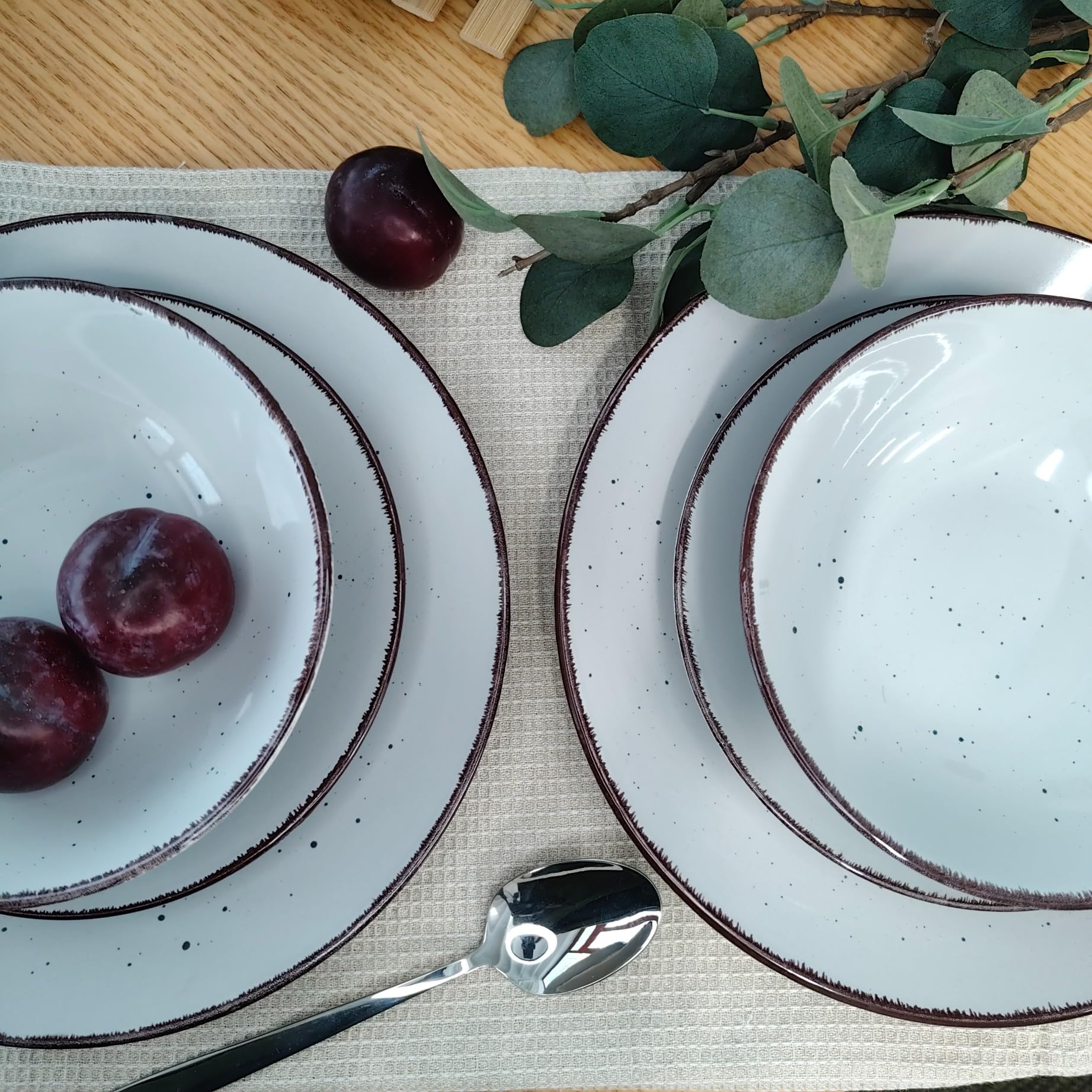 LIVELLO DUNA – Serwis Obiadowy z Kubkami 24 Elementy dla 6 Osób, Szara Kamionka, Zestaw Talerzy Obiadowych, Głębokich i Deserowych + Kubki 450 ml, Nowoczesna Zastawa Stołowa