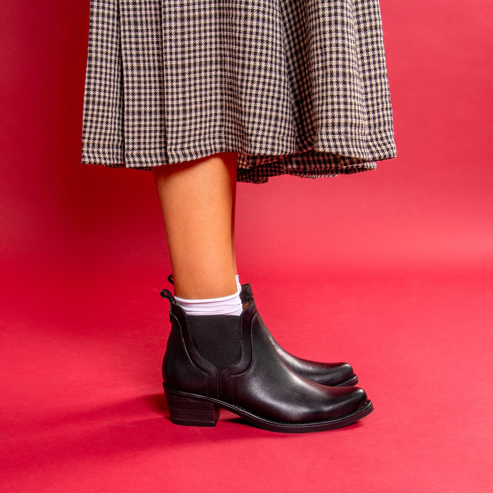 miMaO. Botines de tacón bajo para mujer en piel estilo campero. Calzado fabricado en España