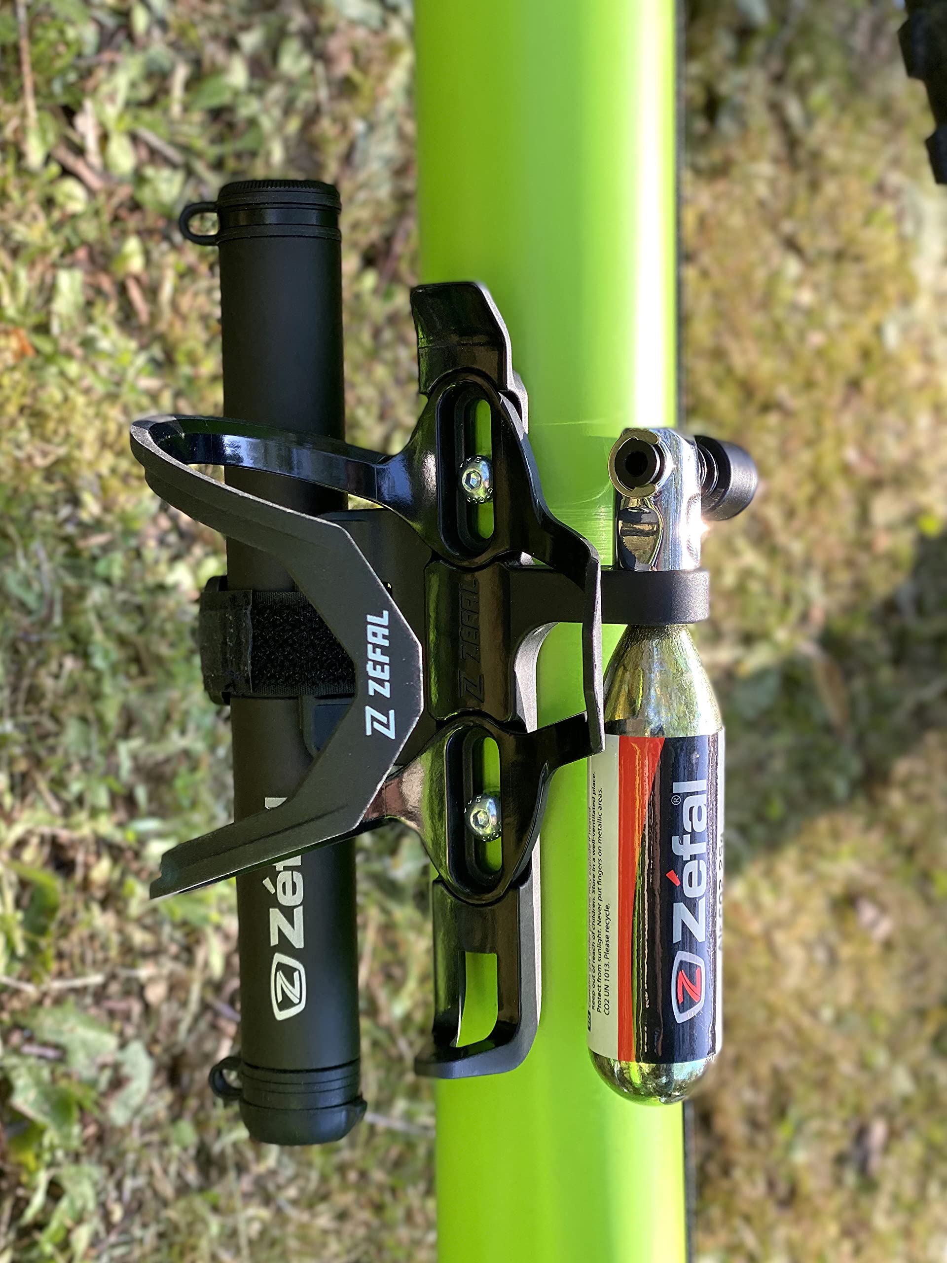ZEFAL Pulse Z2i-Porte-bidon à Introduction Latérale avec Support Accessoires CO2 Mixte, Noir, Taille Universelle
