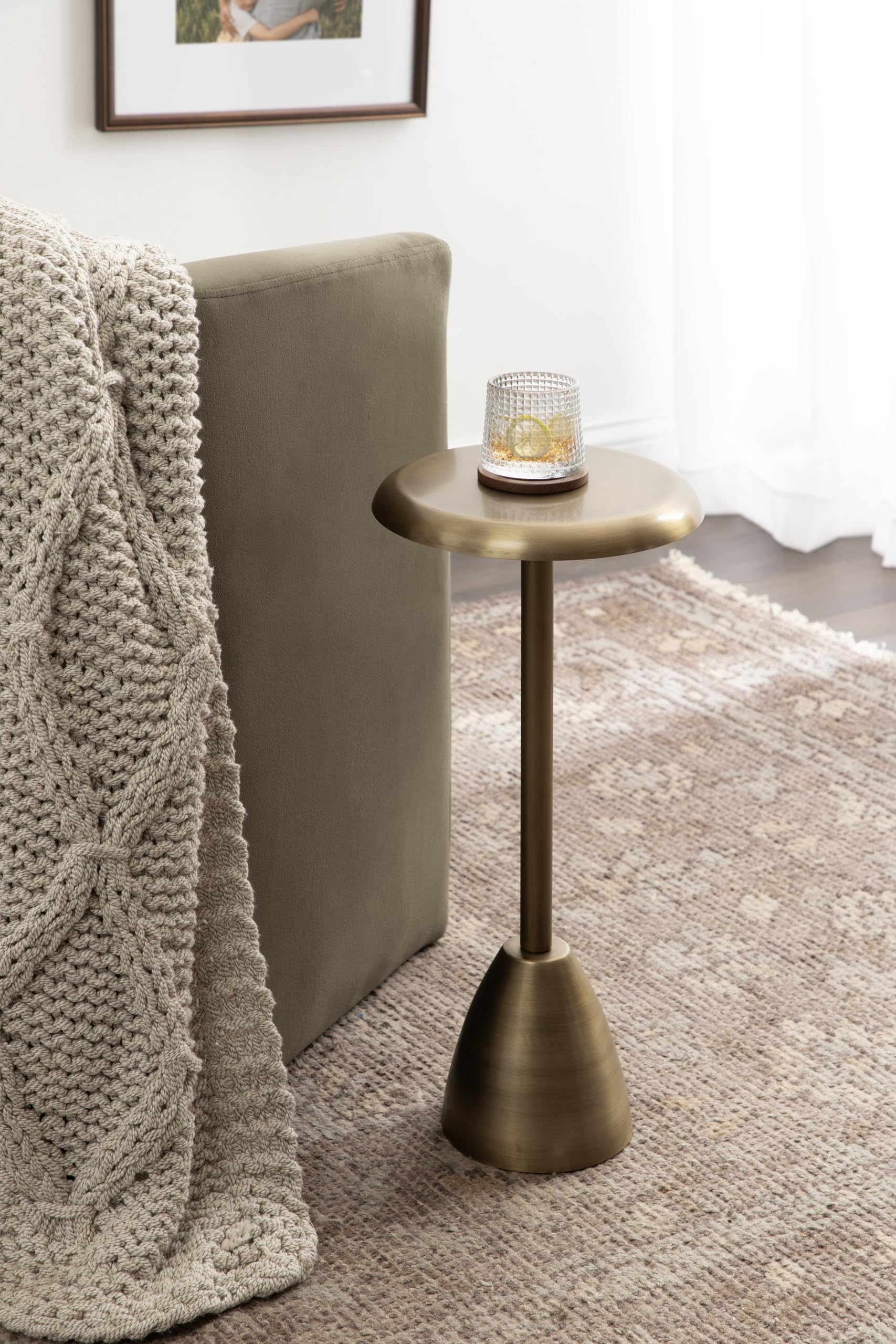 Kate and Laurel Morizet Modern Round Drink Table, 10 x 10 x 22, Antique Brass, Transitional Metal Martini Table with Pedestal Design for Use as Small Indoor Plant Stand or Living Room Accent
