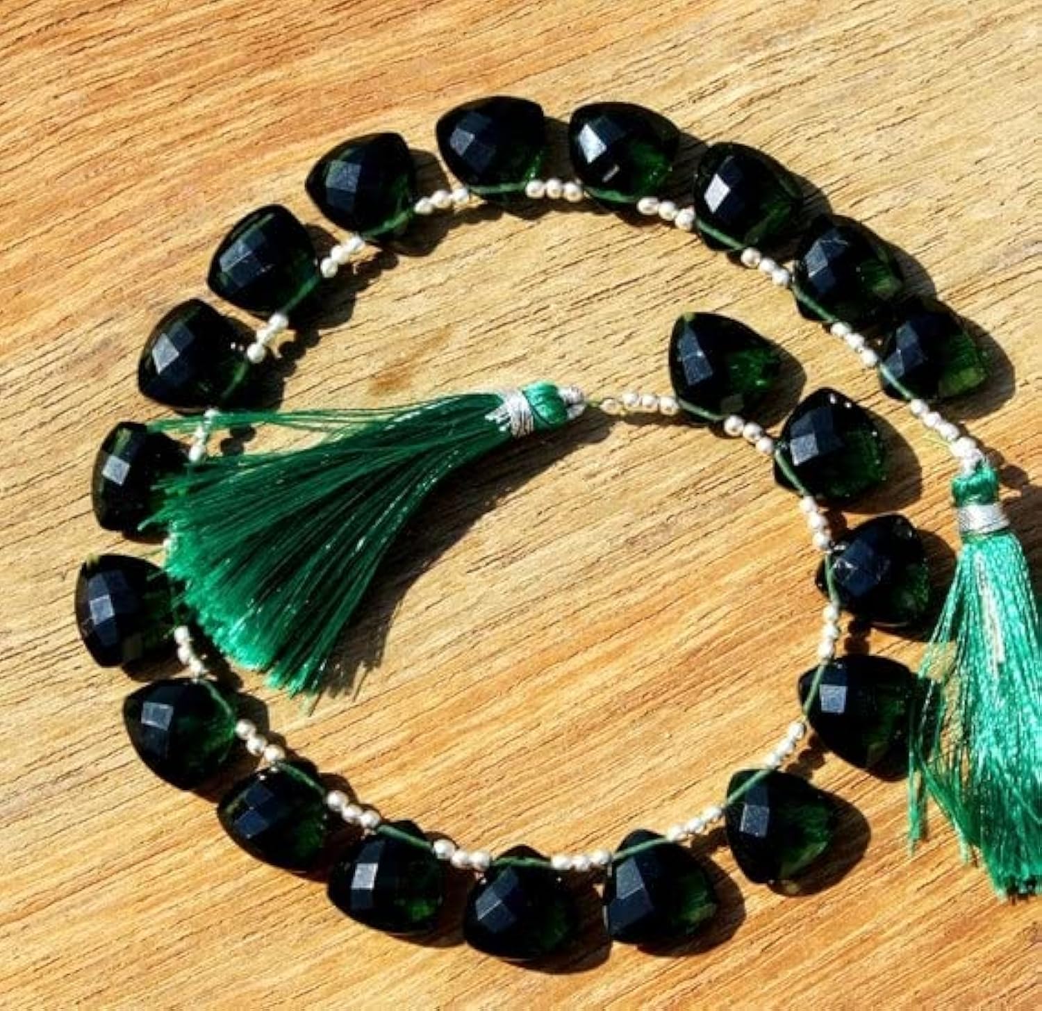 Quartz vert teal facetté trillion pour personnaliser vos colliers et bracelets artisanaux