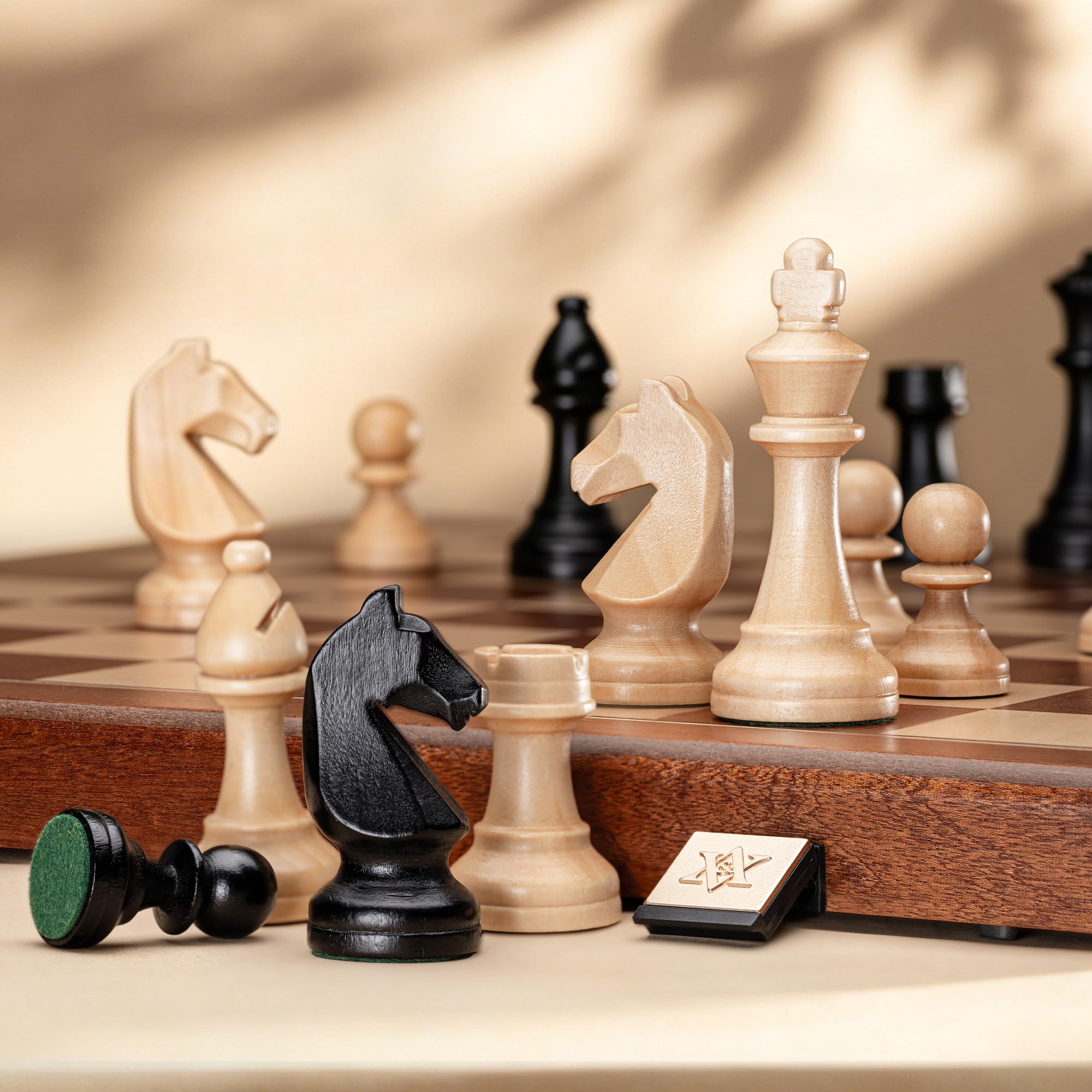 A&A Premium Natur-Mahagoni Klappbares Schachset, mit 38 cm Brett & 7,6 cm Königshöhe Staunton-Schachfiguren, Includes 2 Extra Queens and Einer Aufbewahrungstasche