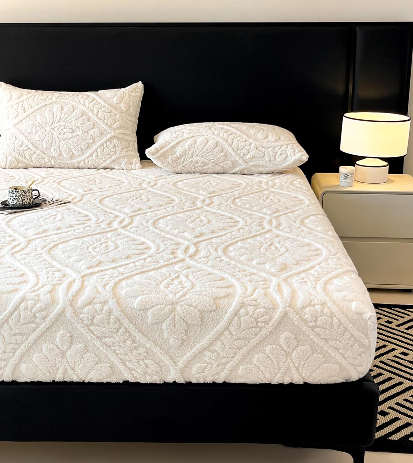 LweiPsqLin Fluffy Velvet Fitted Sheet Queen Size - Micro Fleece Bed Sheet with 15" Deep Pockets, Bohemian Floral Jacquard Mattress Cover, Shrink & Fade Resistant, White