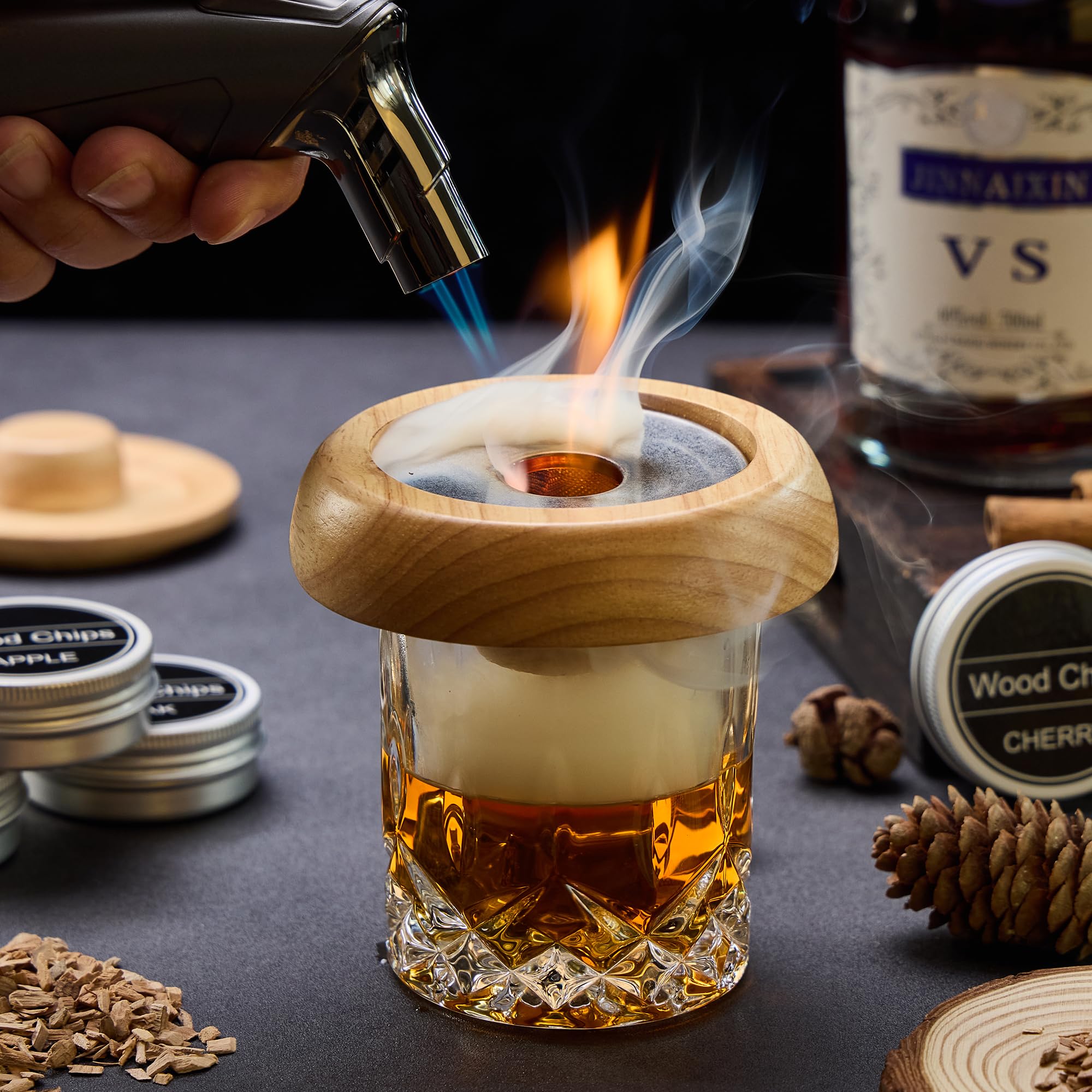 Zestaw wędzarniczy do koktajli – zestaw do whisky z 6 drewnianymi chipsami, 4 kamieniami do whisky ze stali nierdzewnej i ulepszonym palnikiem – zestaw do wędzenia w stylu Old Fashioned i