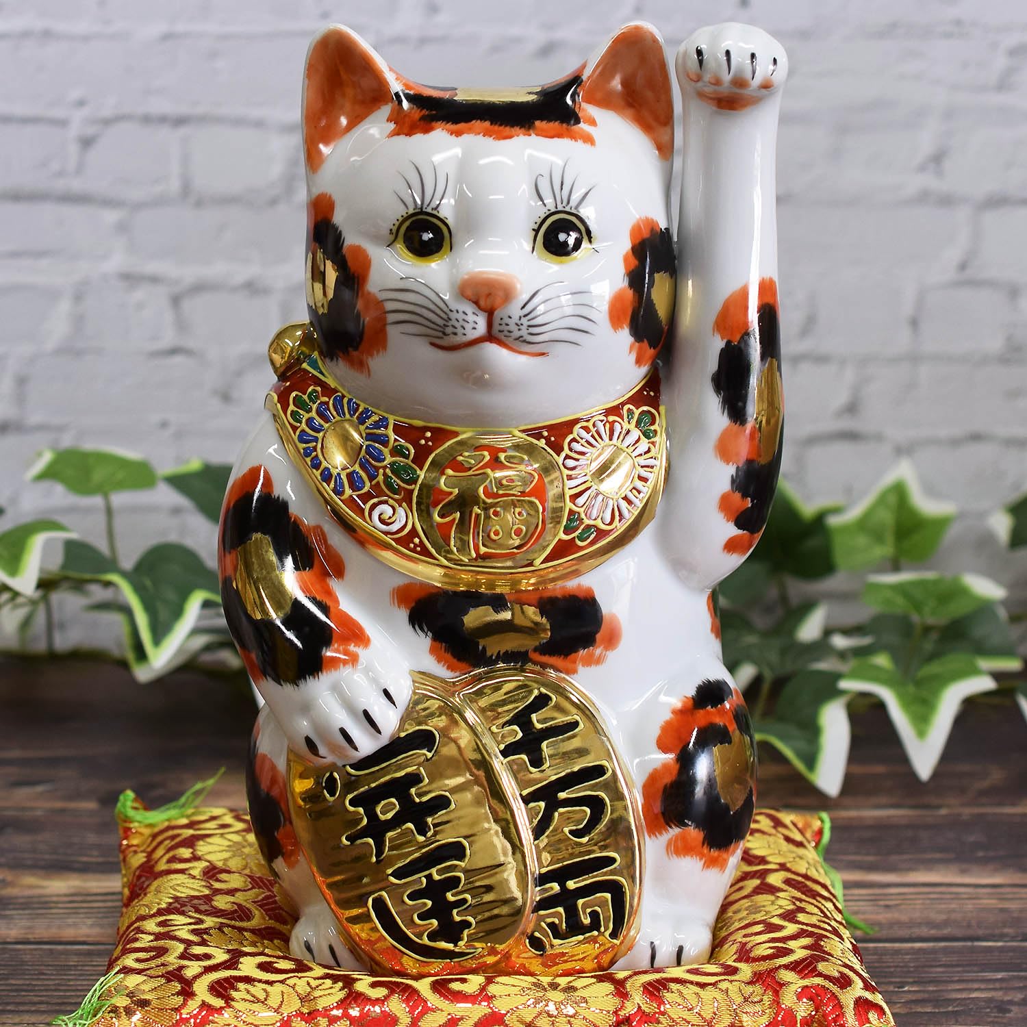 Amazon.co.jp: 和座の蔵 かわいい 招き猫 置物 九谷焼 8号 左手