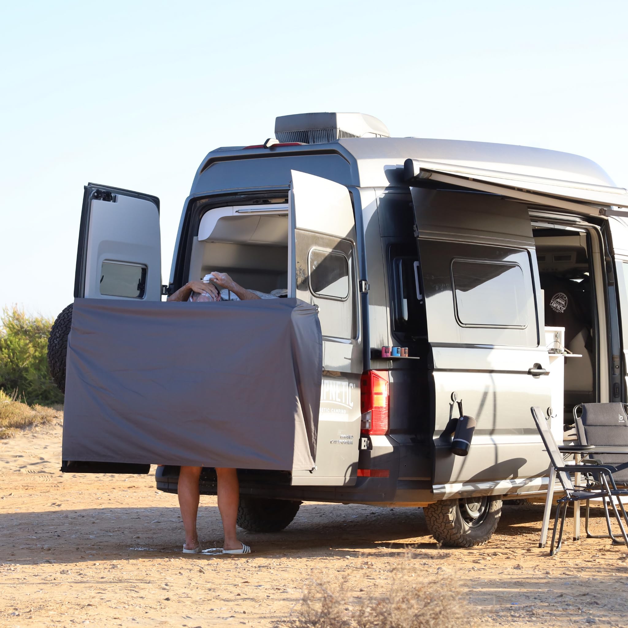 Campnetic Sichtschutz & Duschvorhang mit Magnethalterung - Einfaches Anbringen ohne Bohren - Offroad Zubehör - Camper Zubehör - komplettes Set inkl. praktischem Aufbewahrungsbeutel