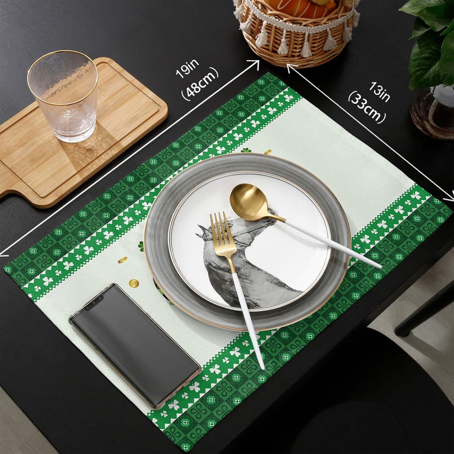 St Patrick's Day Placemats Shamrock Gnomes Tablemats for Dinner Table， Green Check Plaid Gold Coin Table Mats Non-Slip Washable Heat Resistant Set of 6