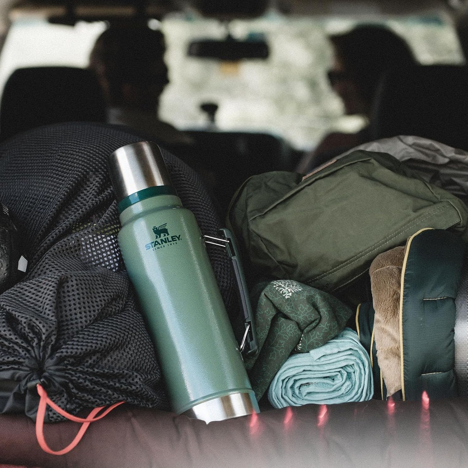 Stanley Classic Legendary Thermos 1L - Maintient la Température 24h (Chaud/ Froid) - Bouteille Isotherme - Sans BPA - Gourde Isotherme 1L en Acier Inoxydable - Gourde Inox - Nightfall