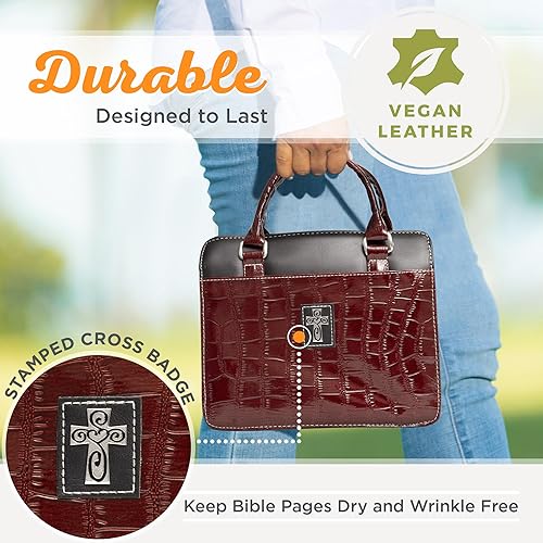 Miniatura 2 de Christian Art Gifts Funda para Biblia para mujer, estilo monedero, piel sintética de cocodrilo burdeos, talla M
