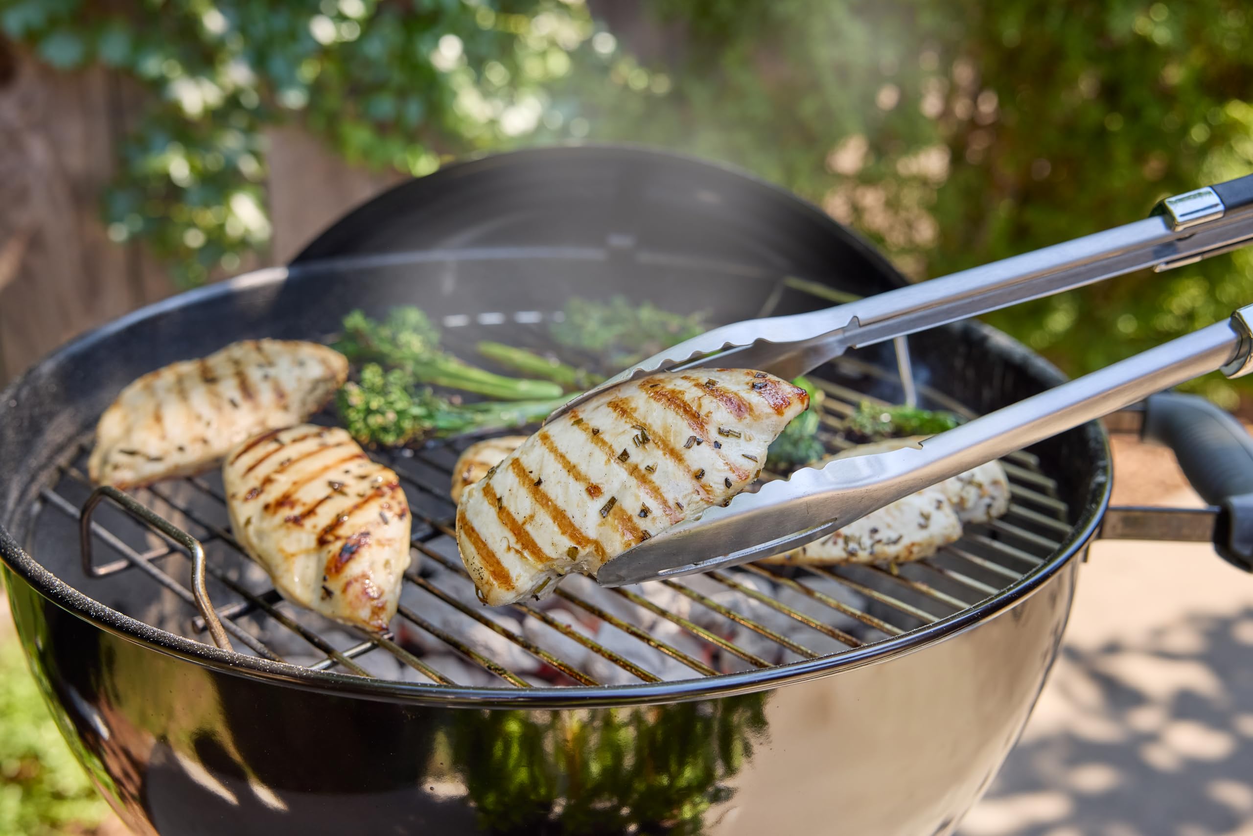 Weber Kettle Parrilla de carbón (versión 2026) / Soporte de Tres Patas con Ruedas, diseño Resistente al Calor y a la corrosión, Parrilla cromada de Tres Capas, Negro — view 16