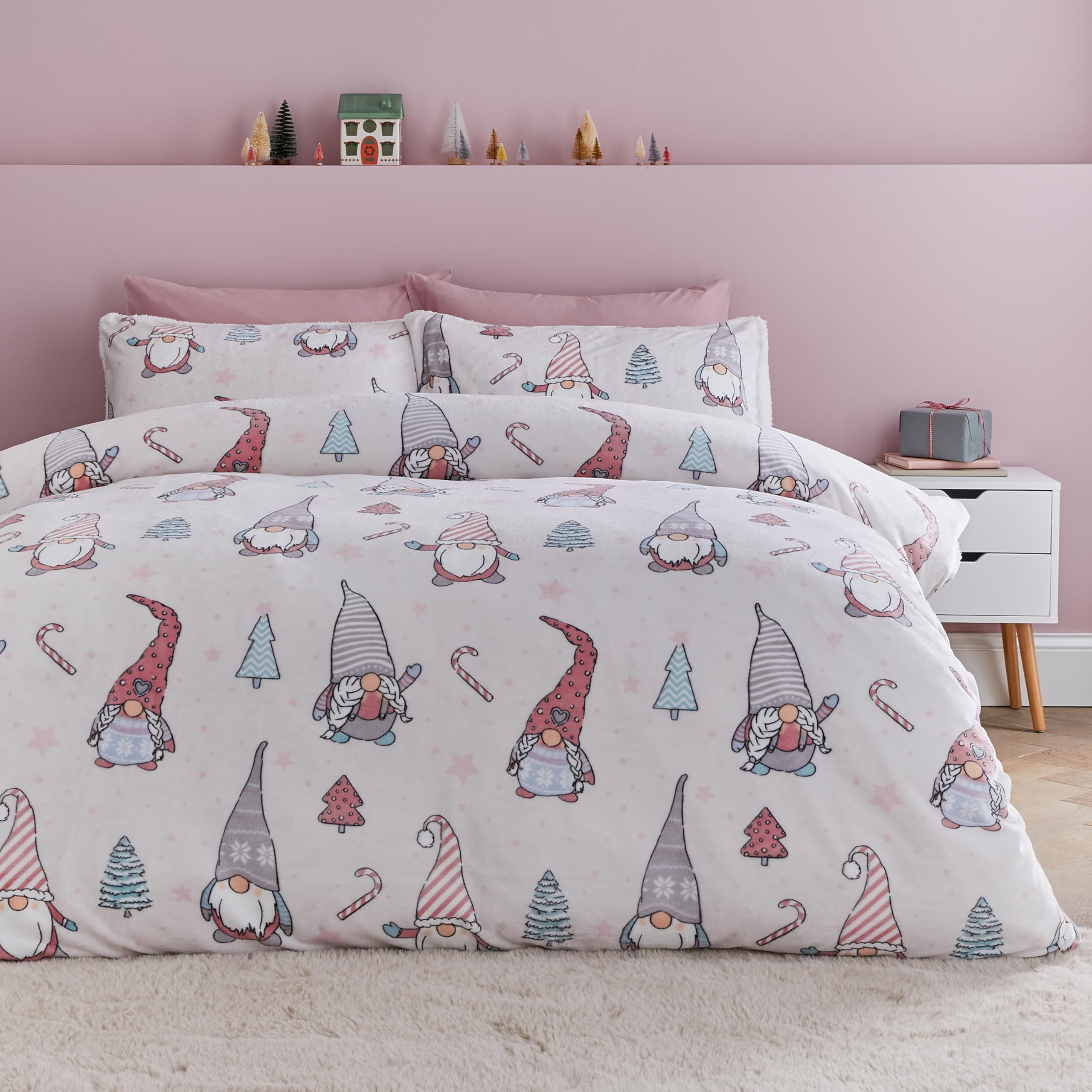 Catherine Lansfield Christmas Festive Gnomes Cosy Fleece King Duvet Cover Set with Pillowcases Pink