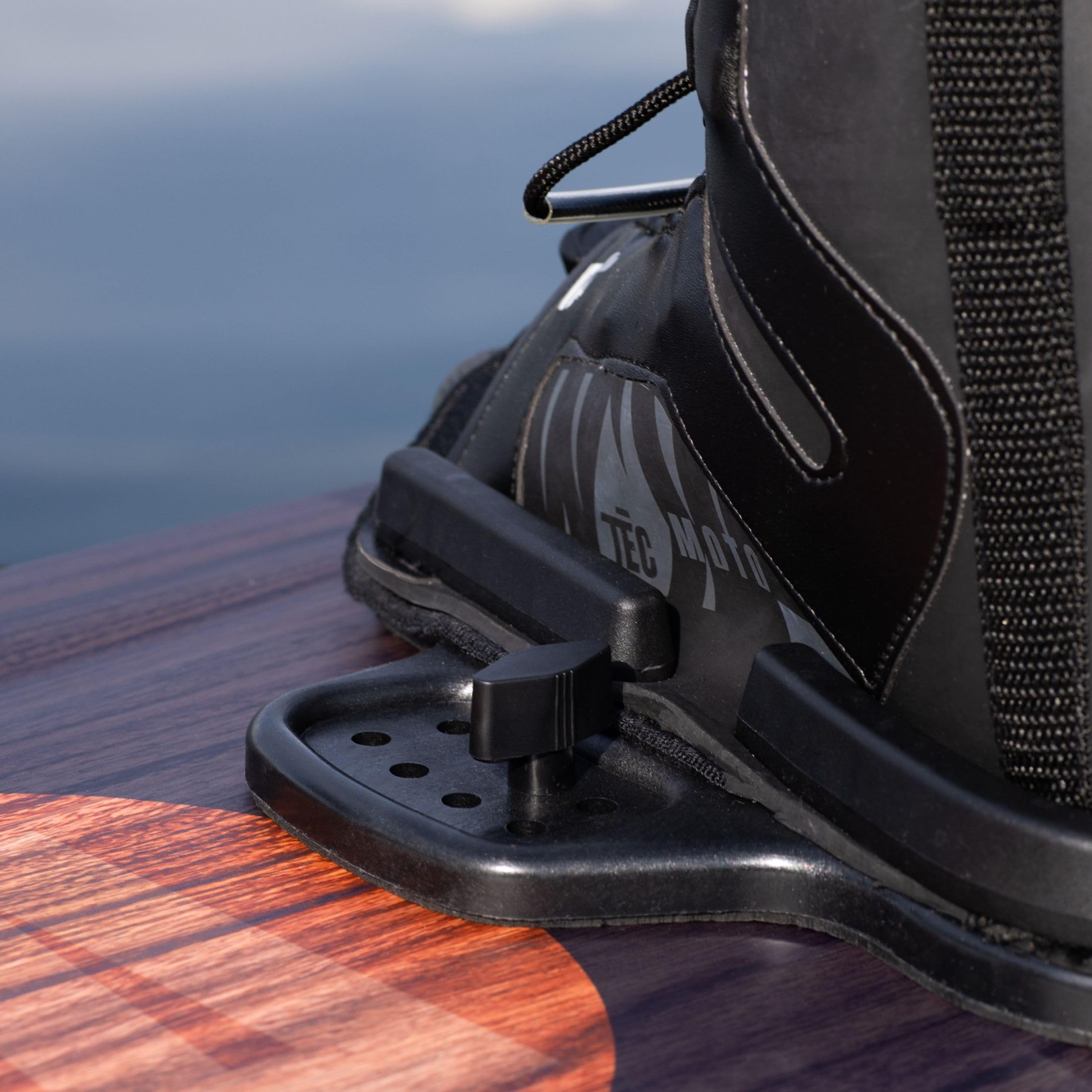 Waketec Moto attachi per Wakeboard, Taglie 34-47 EU- S/M, L/XL, Ampia Gamma di Regolazione, Confortevole, Tenuta Ferma, Schema di Fori Universale, Scarpe per Wakeboard, Bambini Adulti, Nero