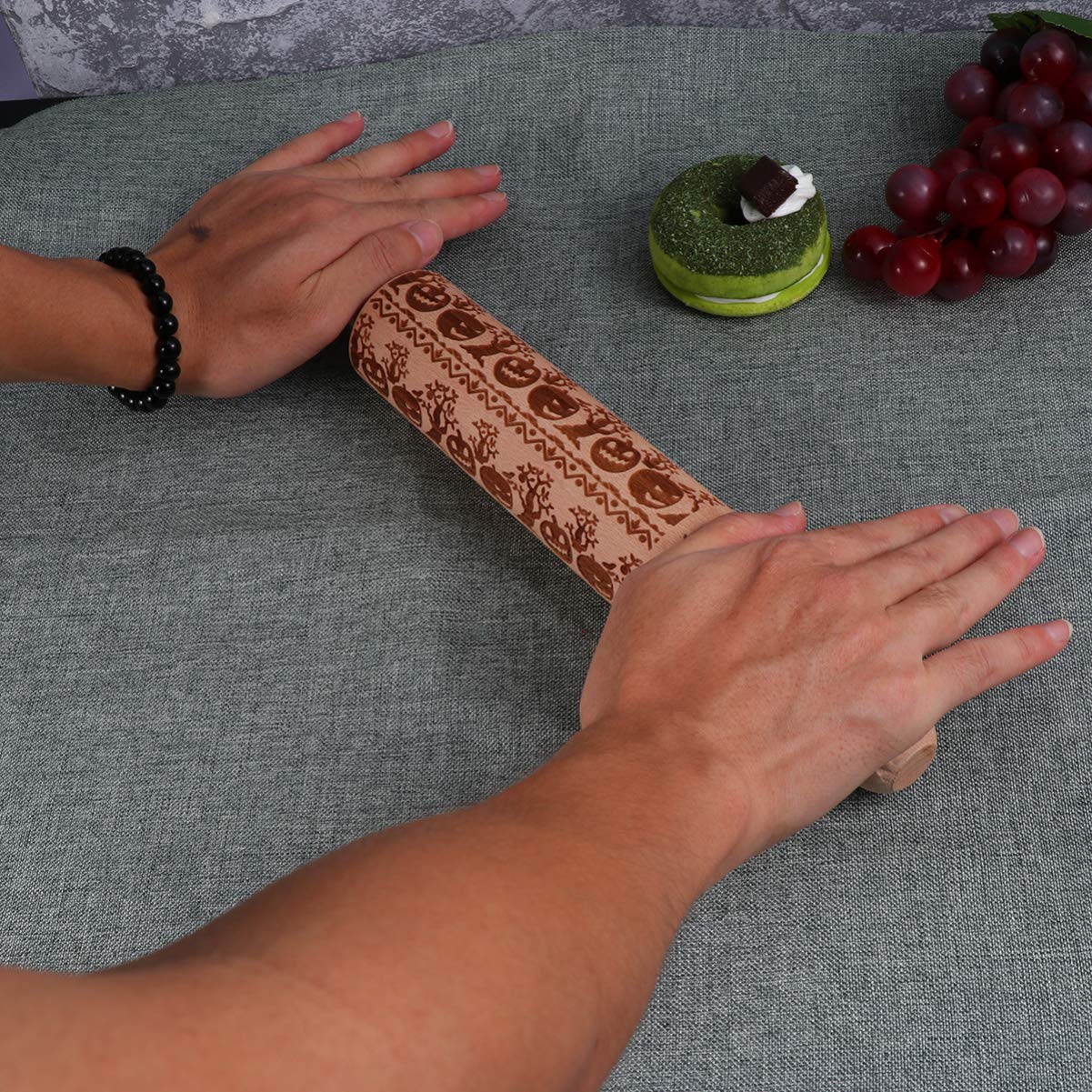 Amosfun Embossed Rolling Pins Halloween Pumpkin Rolling Pin Baking Cookies Noodle Biscuit Fondant Engraved Rolling Pins